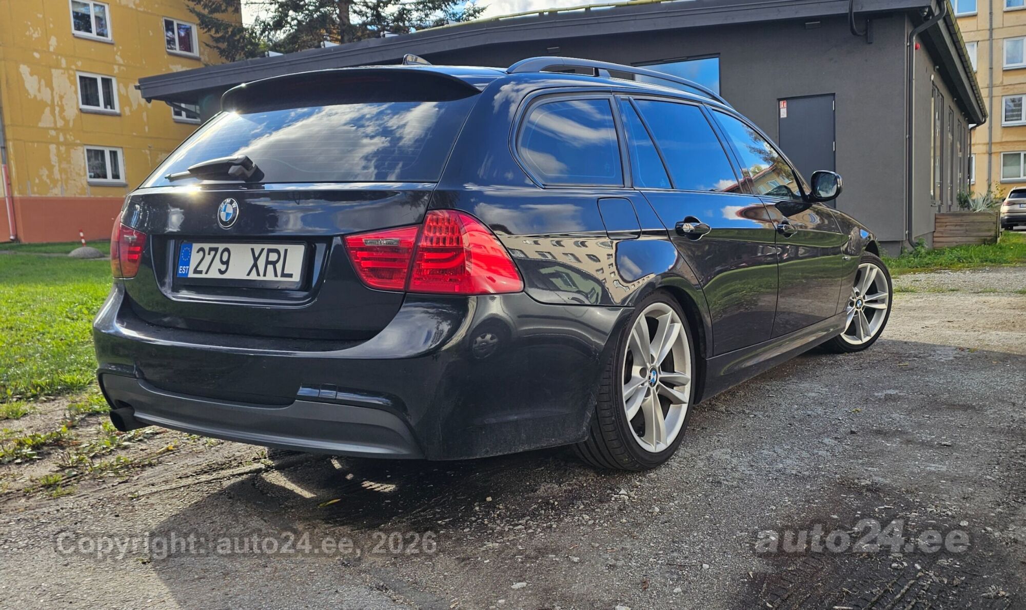 BMW 3 Series 2009 — engine 1995 cm³ (130 kW)