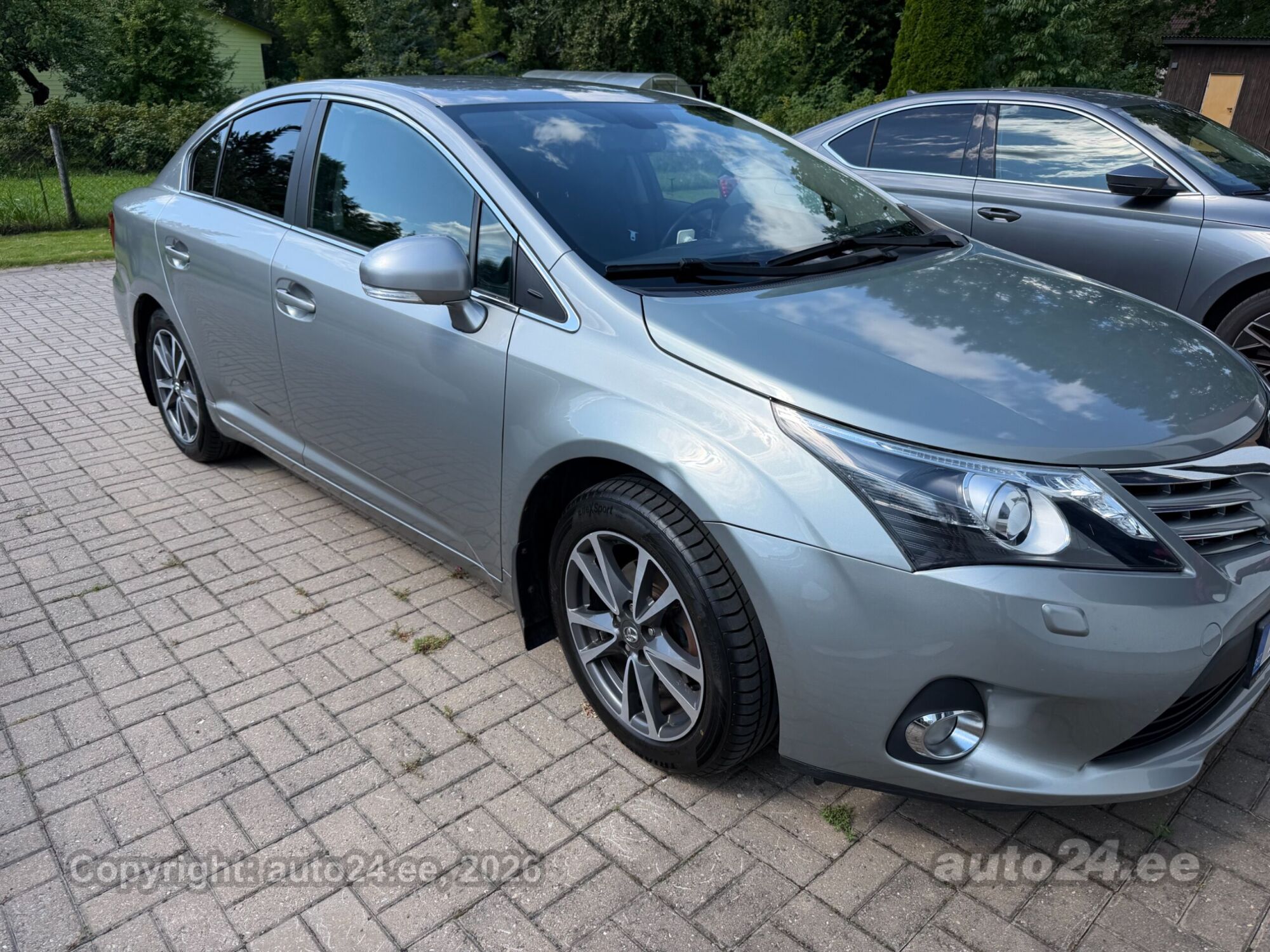 Toyota Avensis 1.8 108kW 2013, photo 2/10