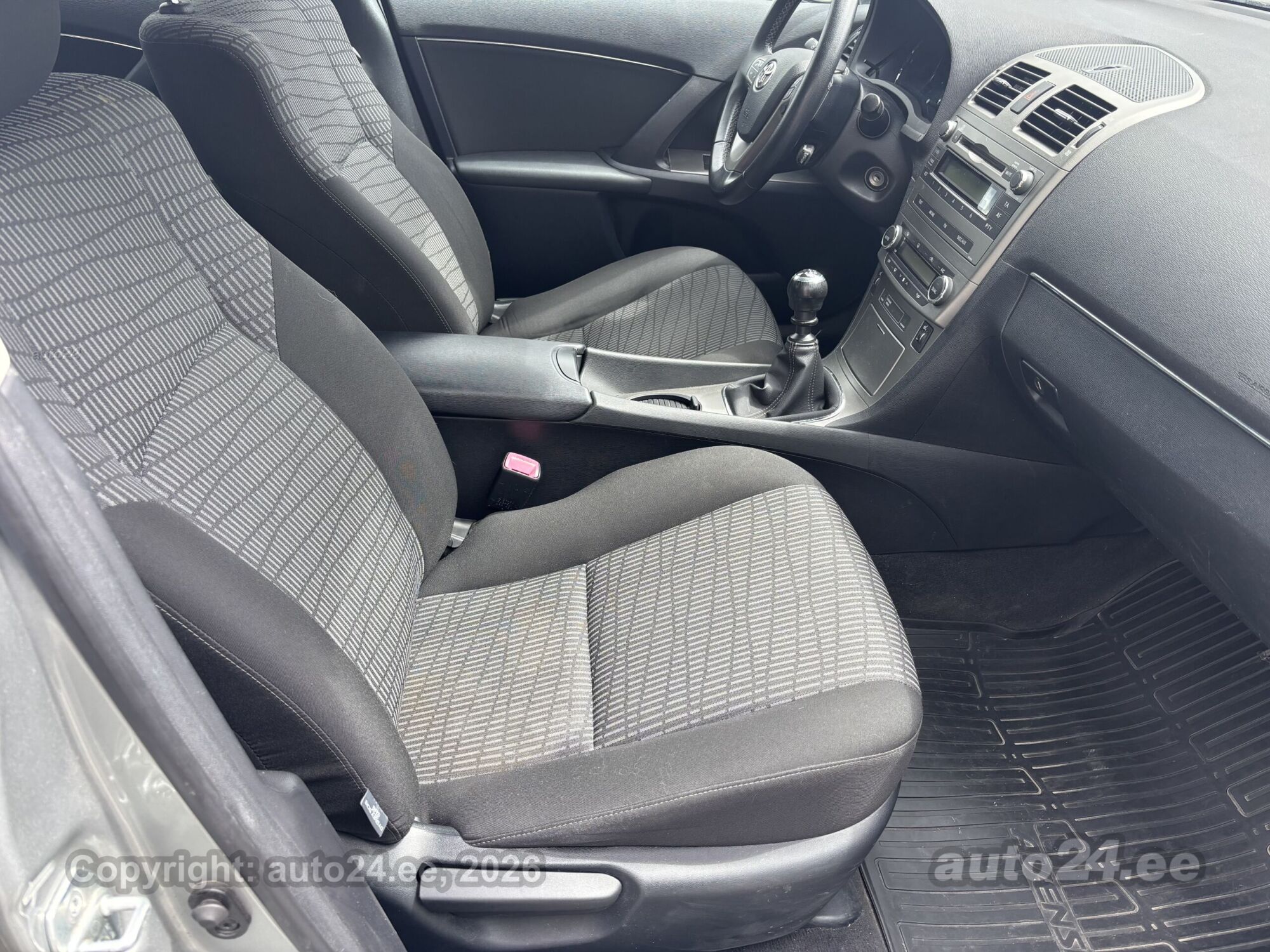 Toyota Avensis 1.8 108kW 2011, photo 6/8