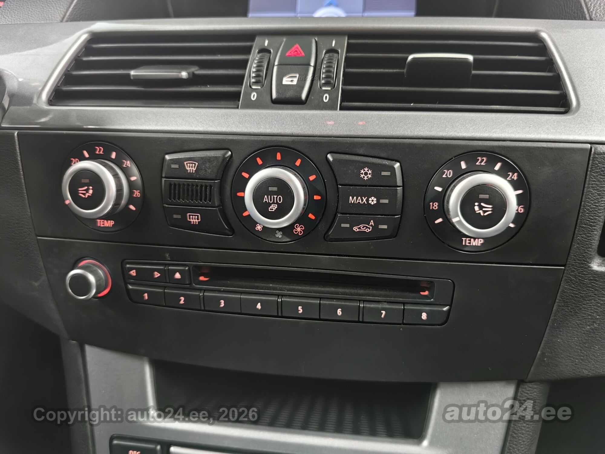 BMW 5 Series 2010 — photo 8