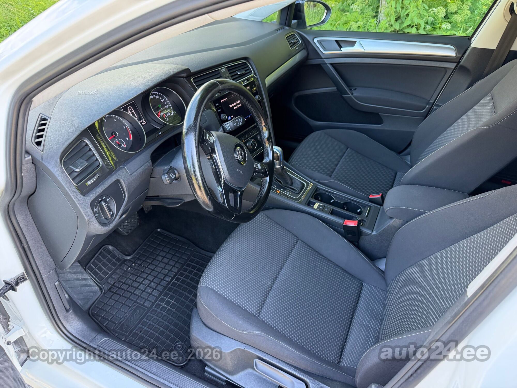 Volkswagen Golf - 11