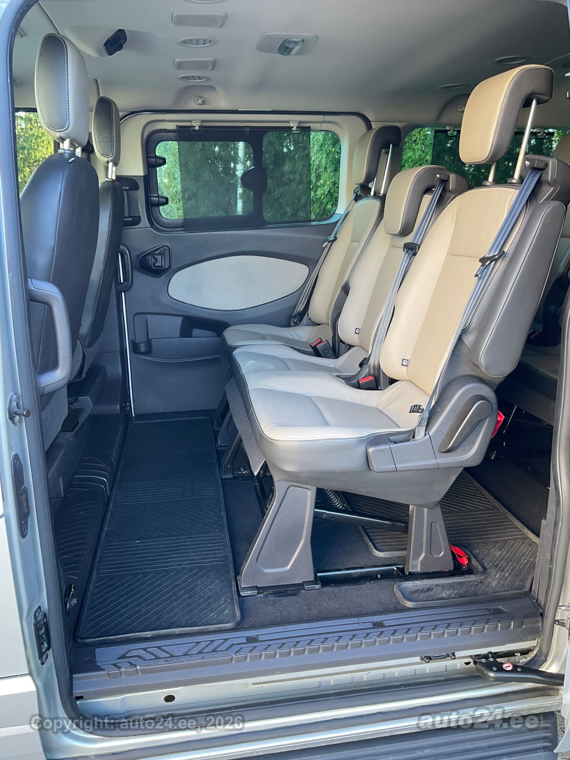Ford Tourneo Custom - 8