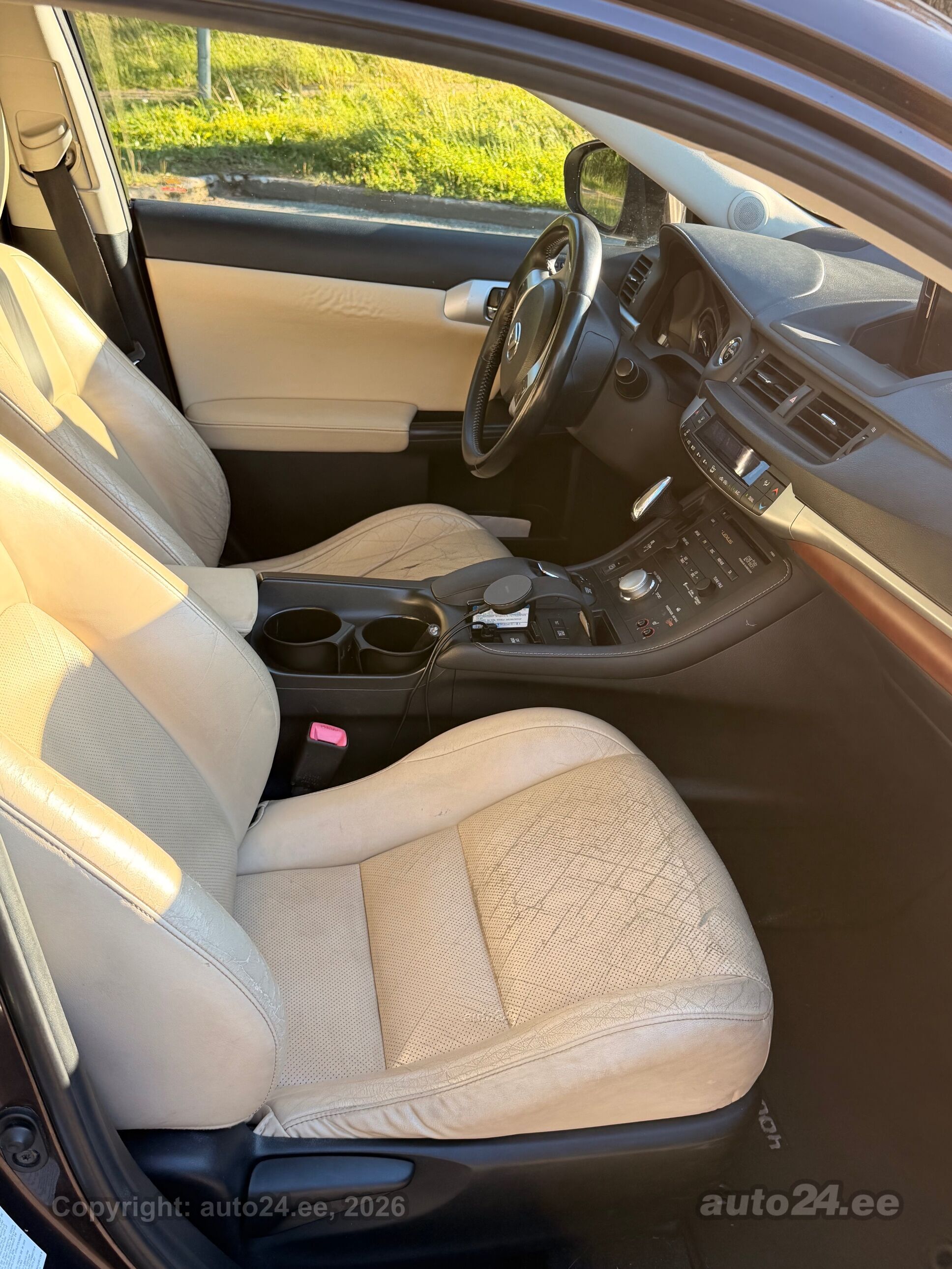 Lexus CT 200h Executive 1.8 73kW 2011, kuva 7/10