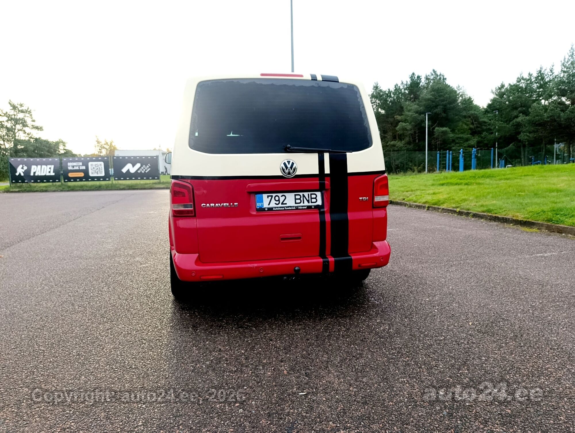 Volkswagen Caravelle 2010 — photo 8