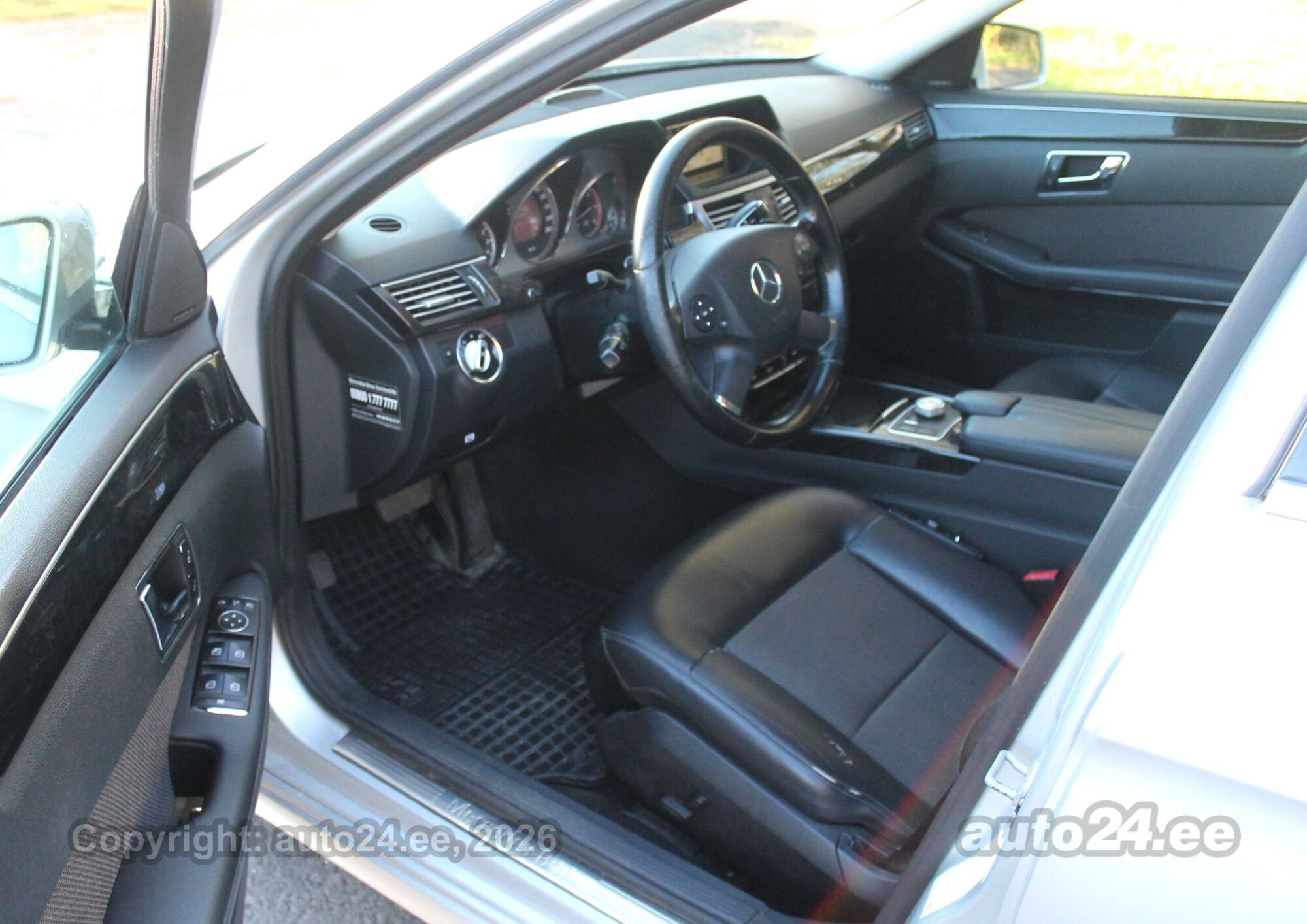 Mercedes-Benz E-Class 2010 — photo 10
