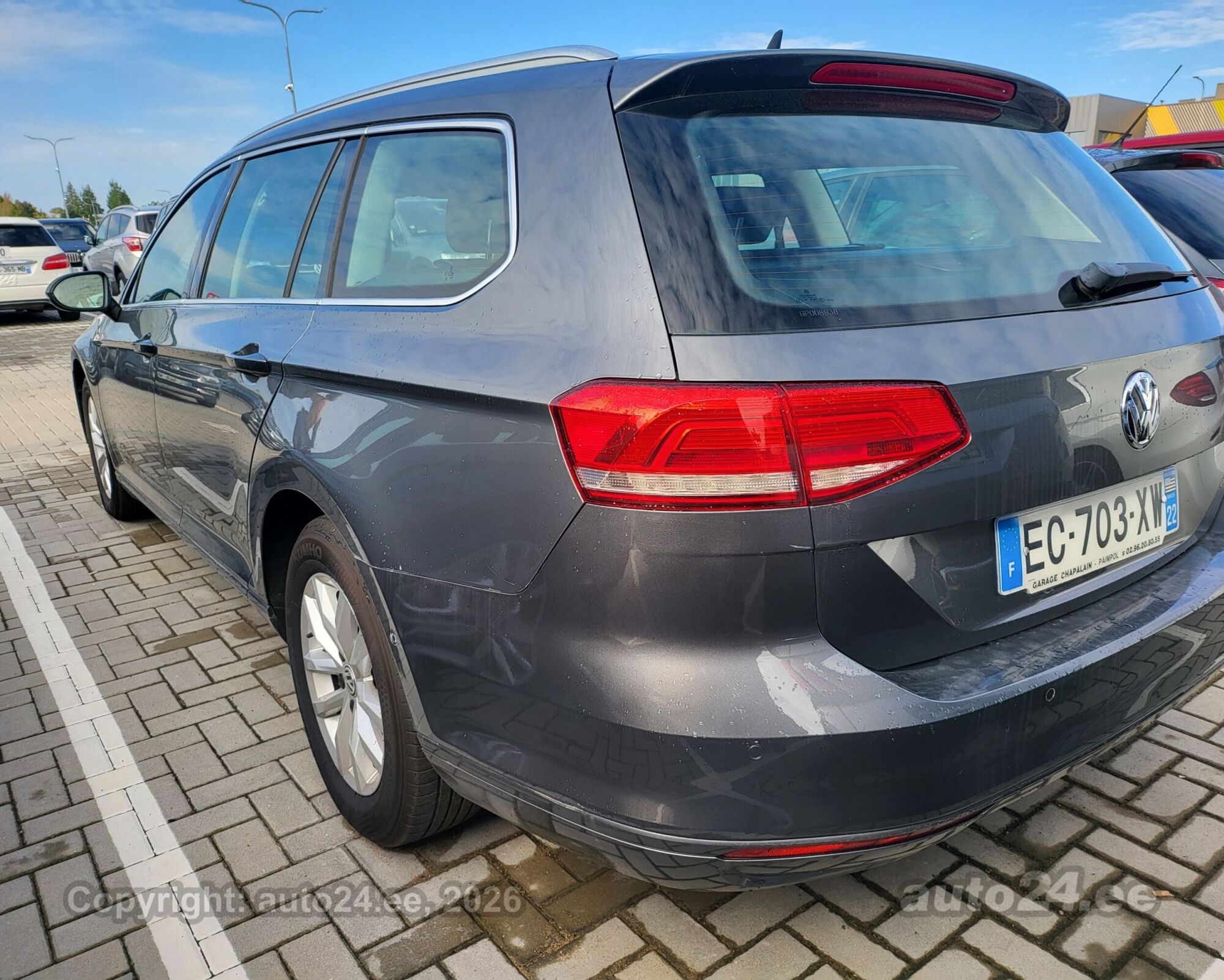 Volkswagen Passat - 4