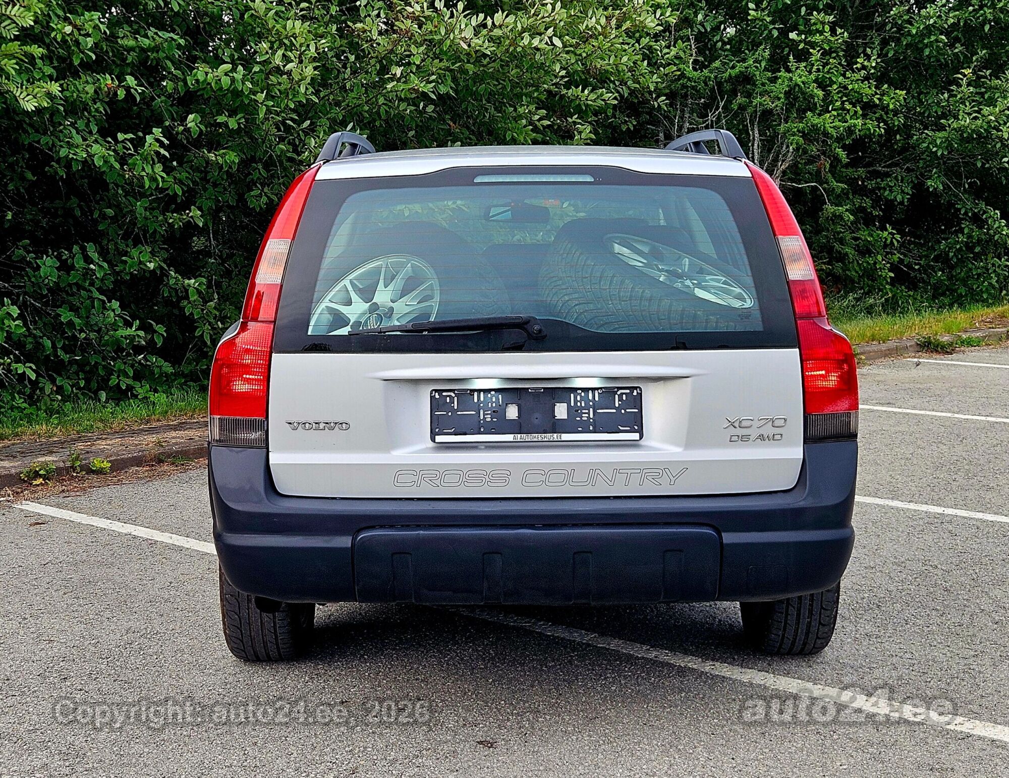 Volvo XC70 2.4 D5 120kW 2004, kuva 4/10