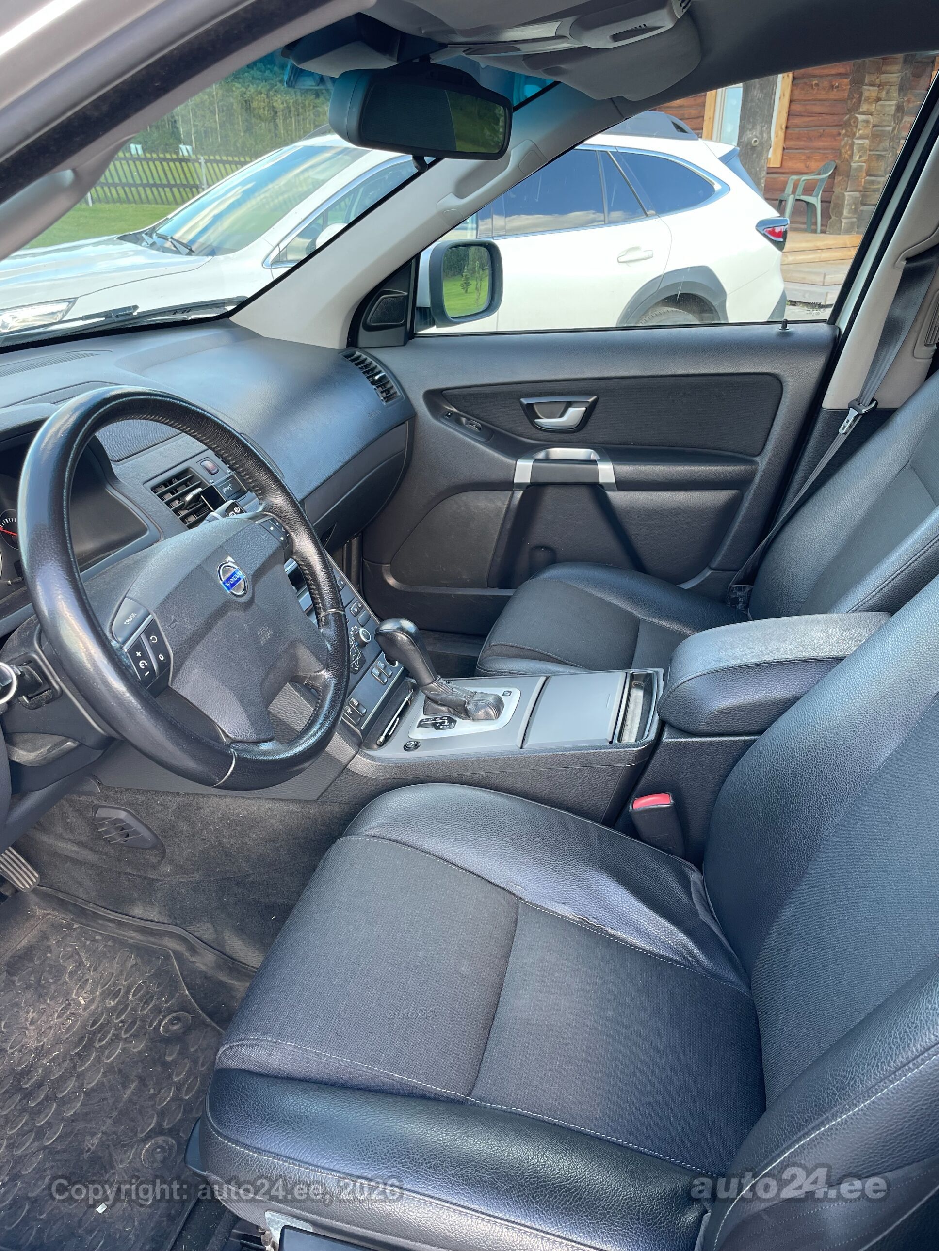 Volvo XC90 2010 — салон