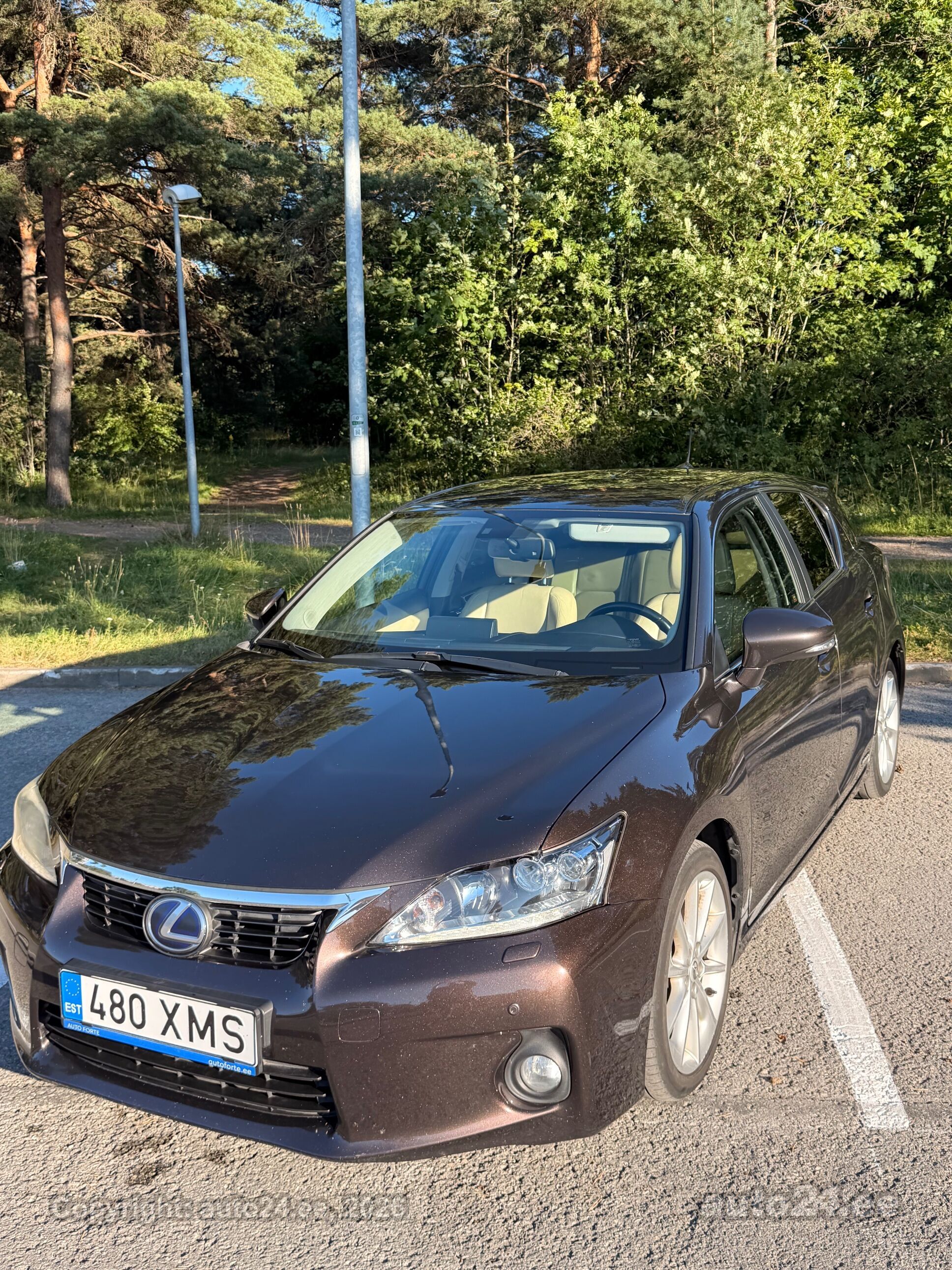 Lexus CT 200h Executive 1.8 73kW 2011, kuva 2/10