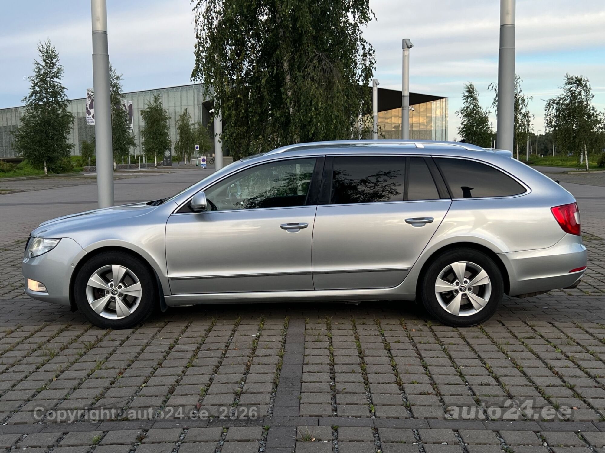Skoda Superb 2.0 R4 TDI 103kW 2011, kuva 7/10