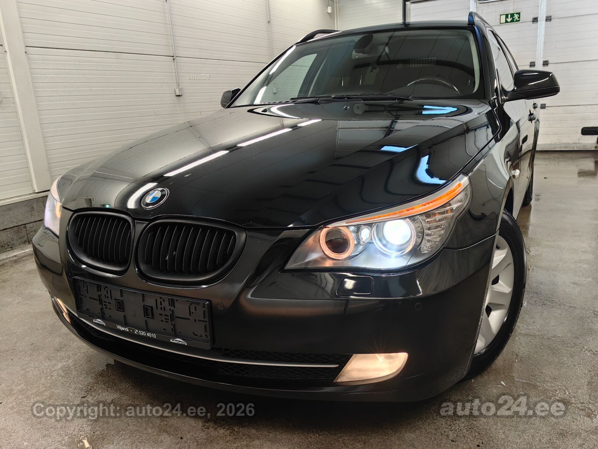 BMW 5 Series 2010 — interior