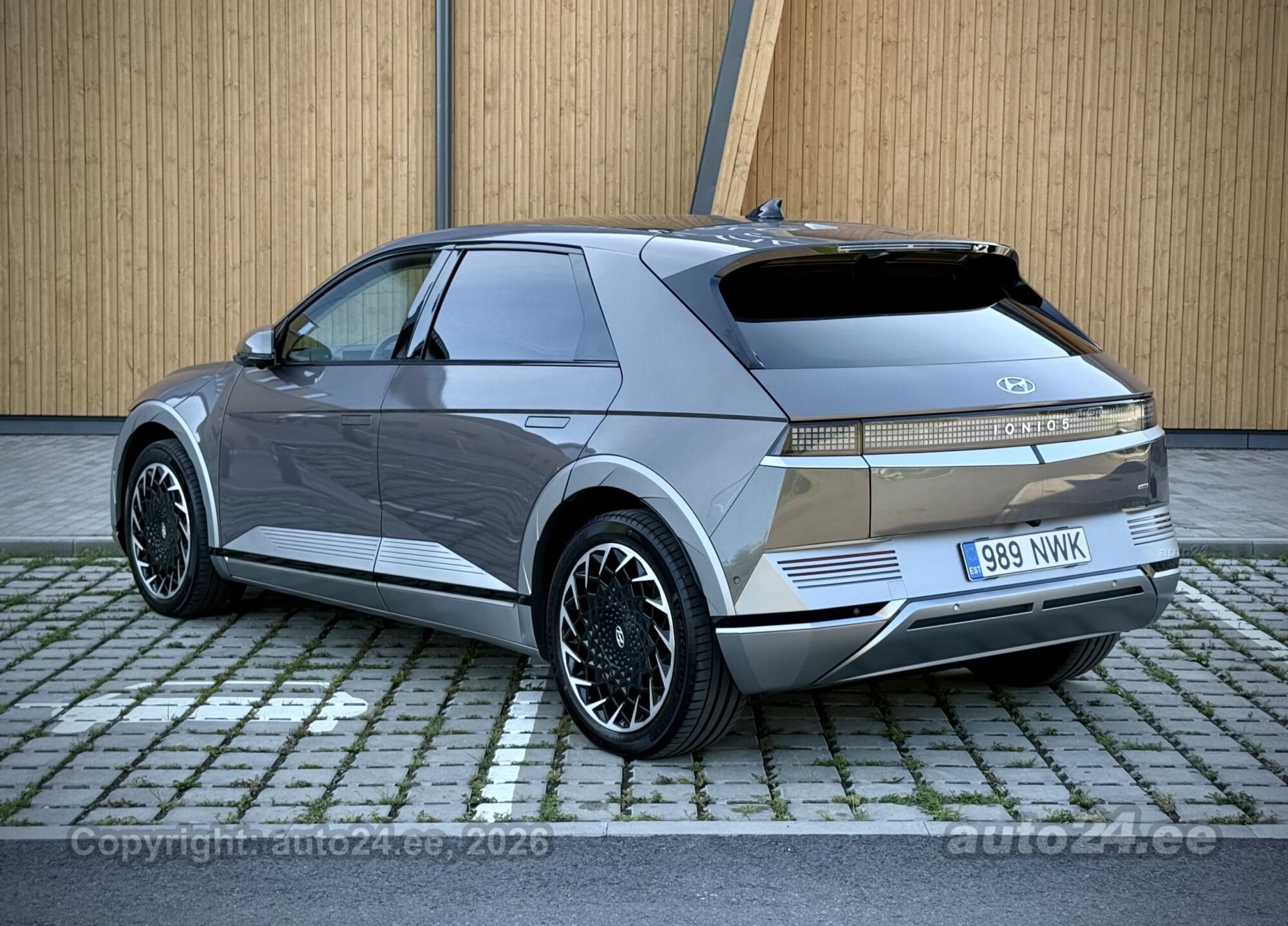 Hyundai Ioniq 5 - 6