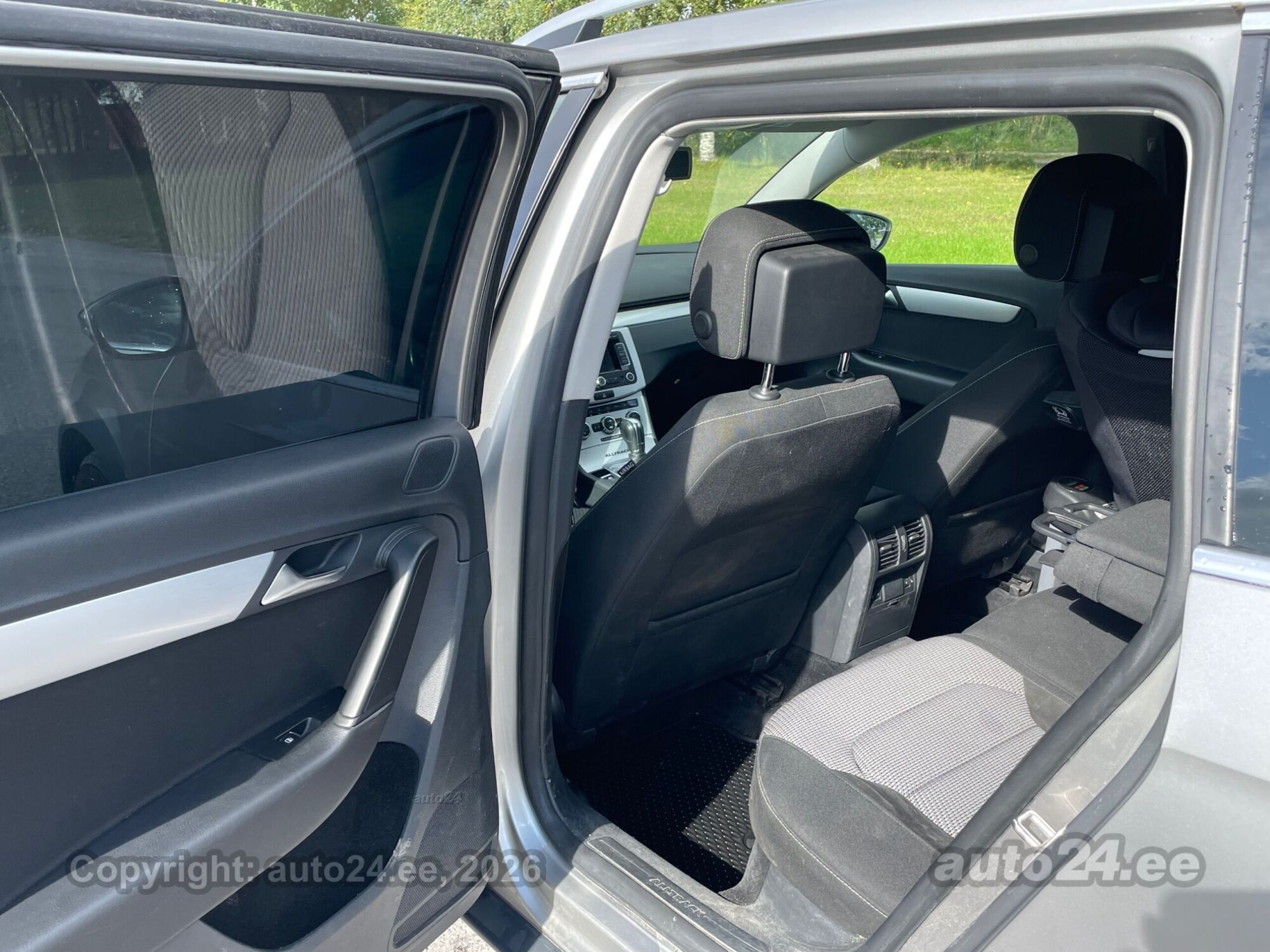 Volkswagen Passat 2012 — photo 11