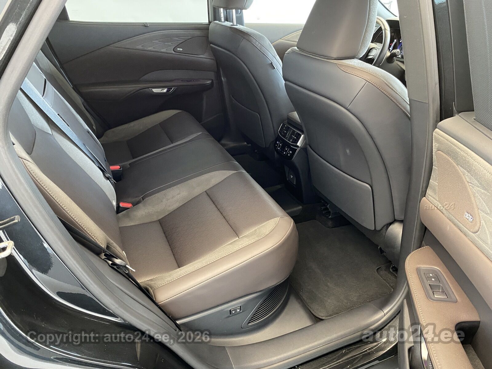 Lexus RX 450h+ - 8