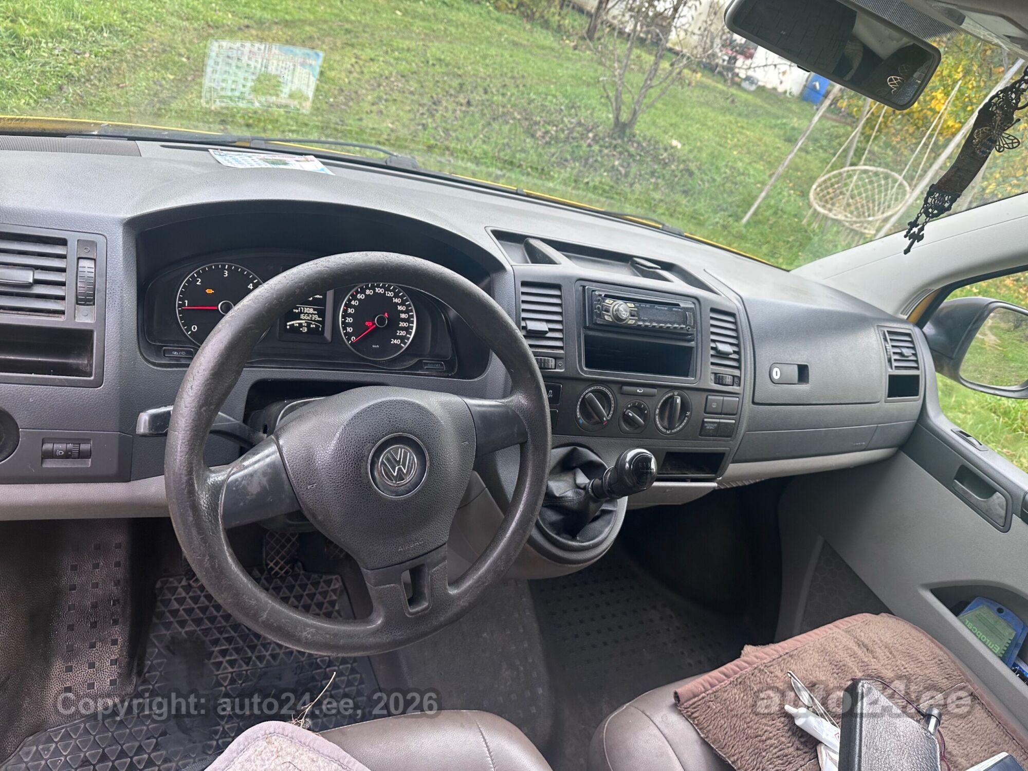 Volkswagen Transporter 2012 — photo 7