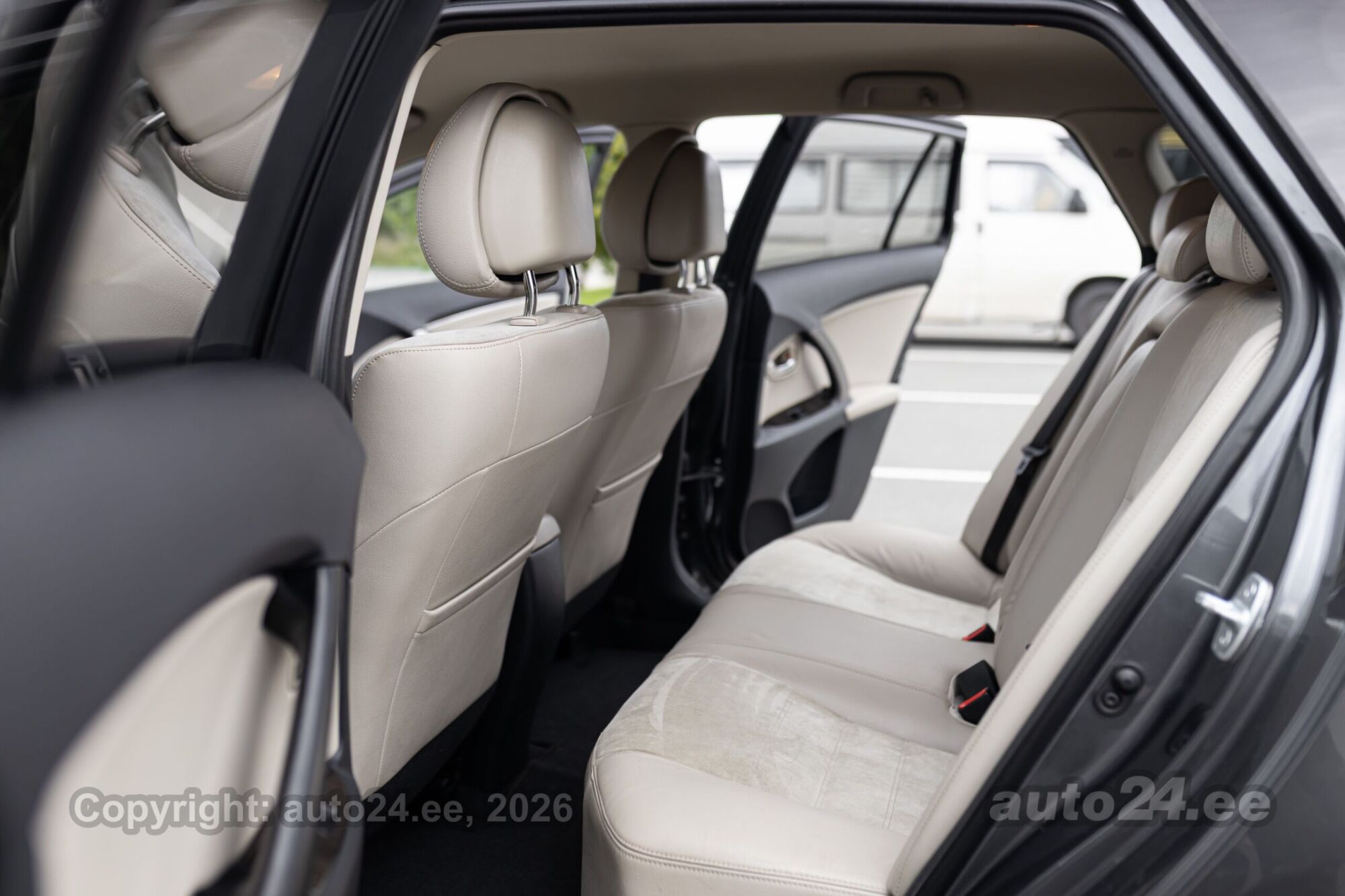 Toyota Avensis 2014 — фото 11