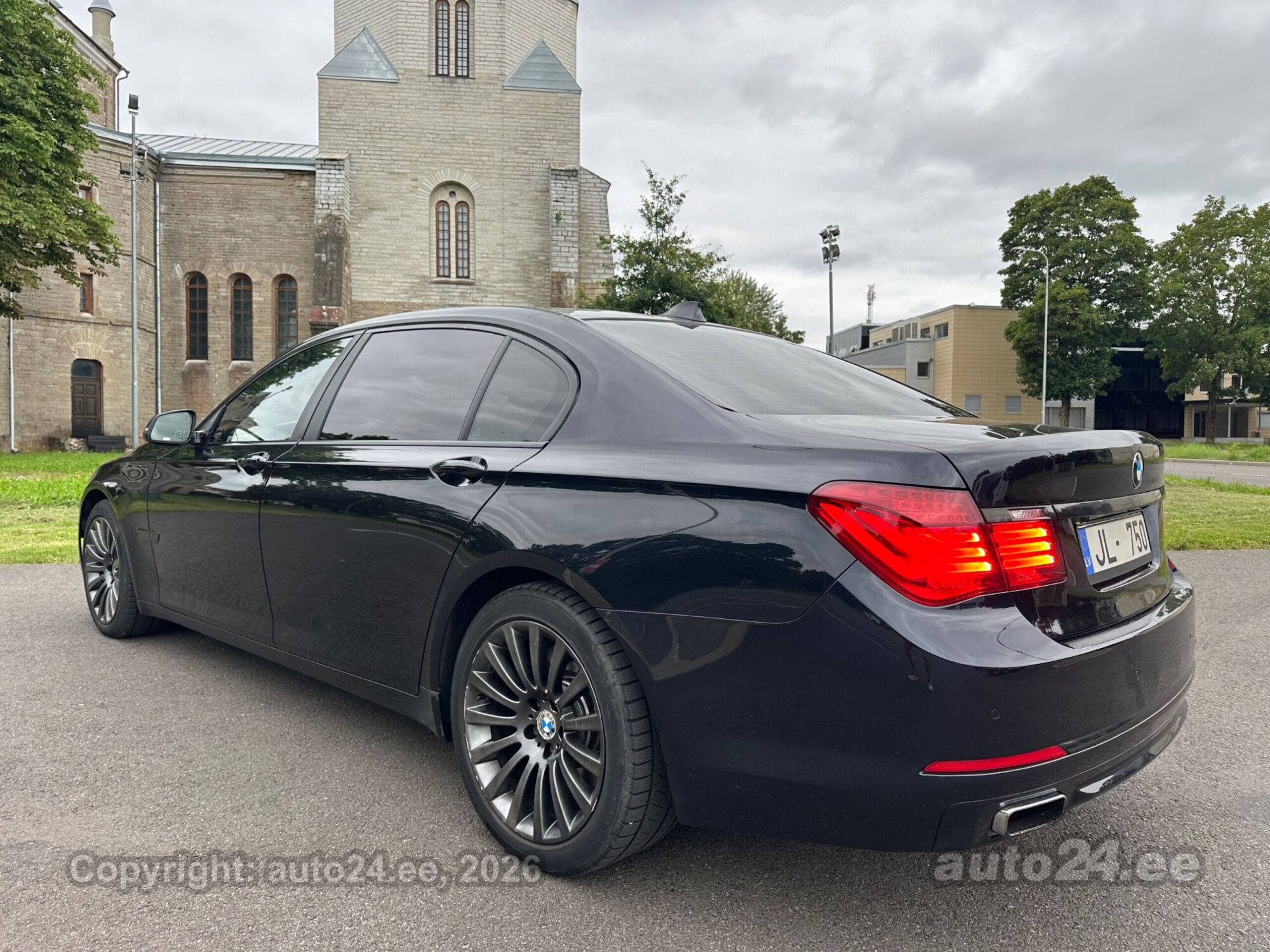BMW 750 - 12