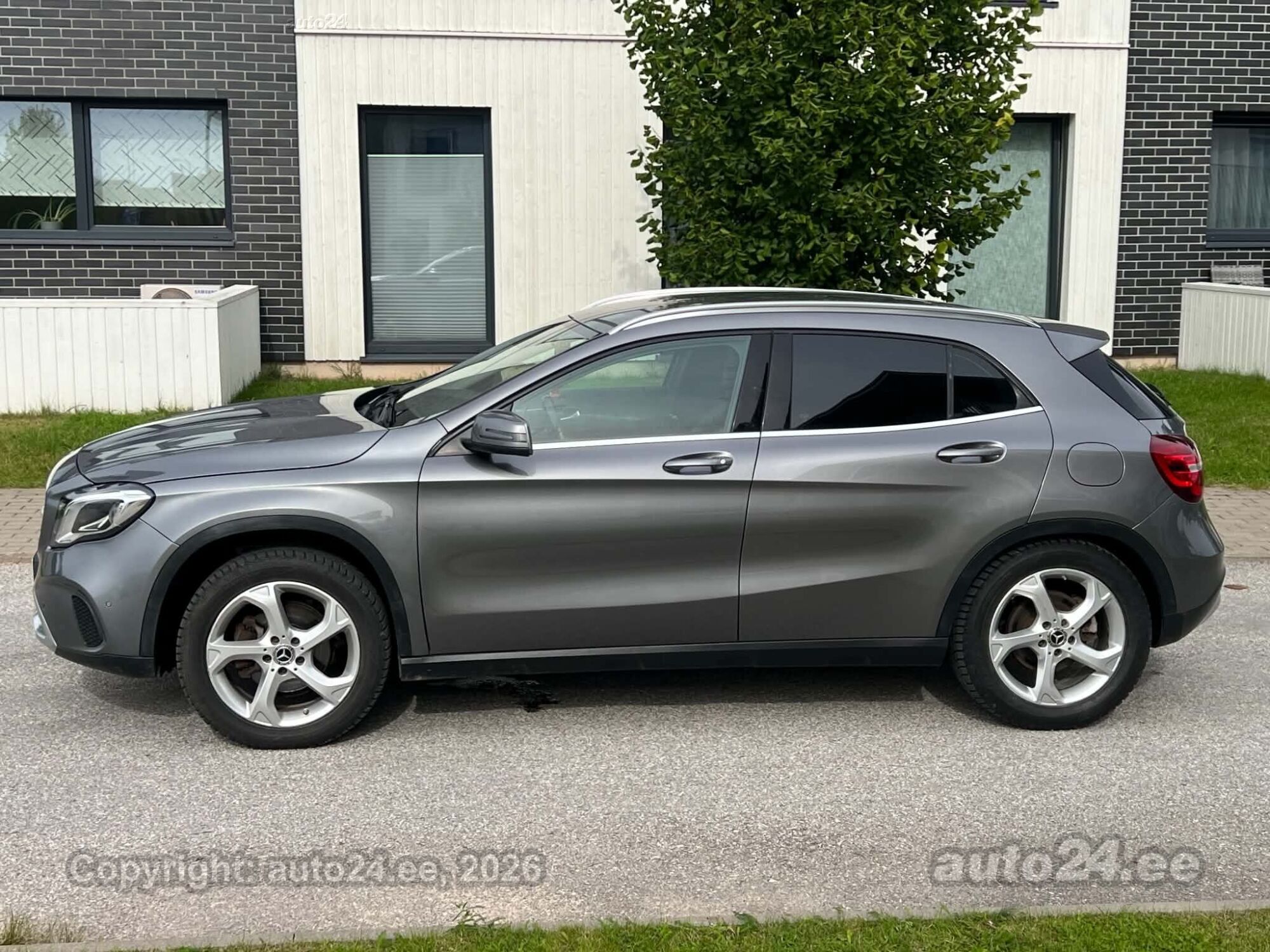 Mercedes-Benz GLA 220 - 4