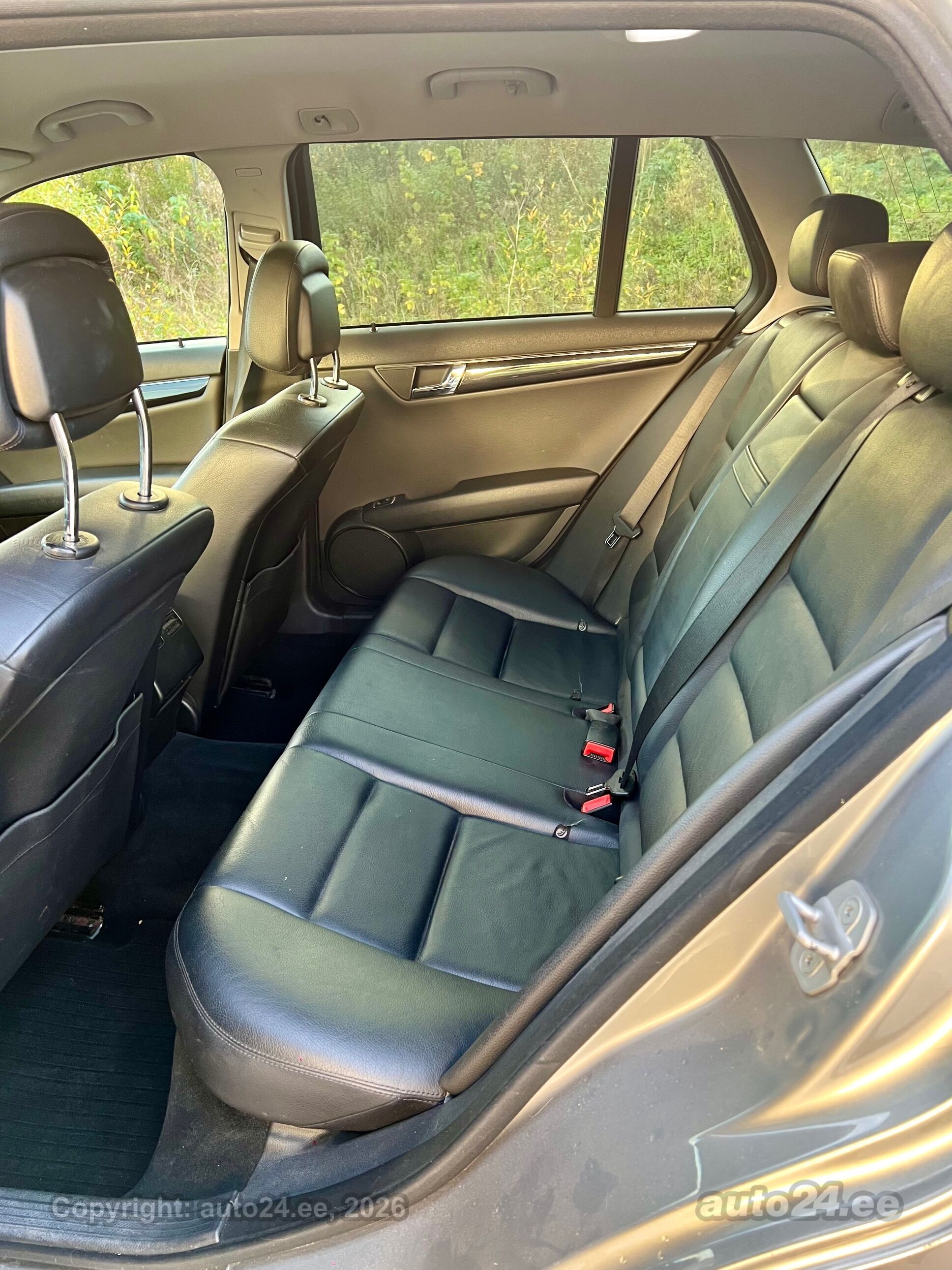 Mercedes-Benz C-Class 2010 — photo 10