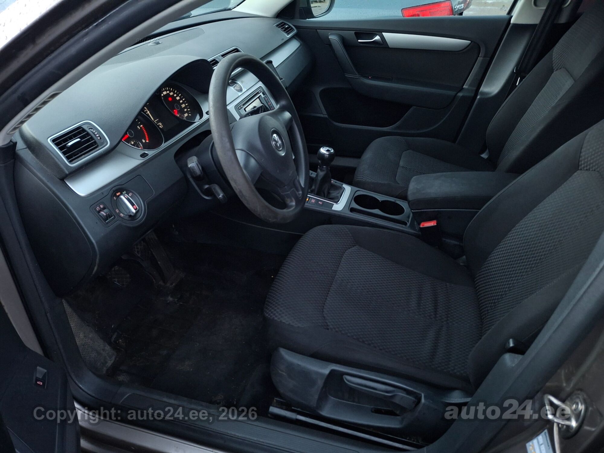 Volkswagen Passat 2011 — двигун 1598 cm³ (77 kW)