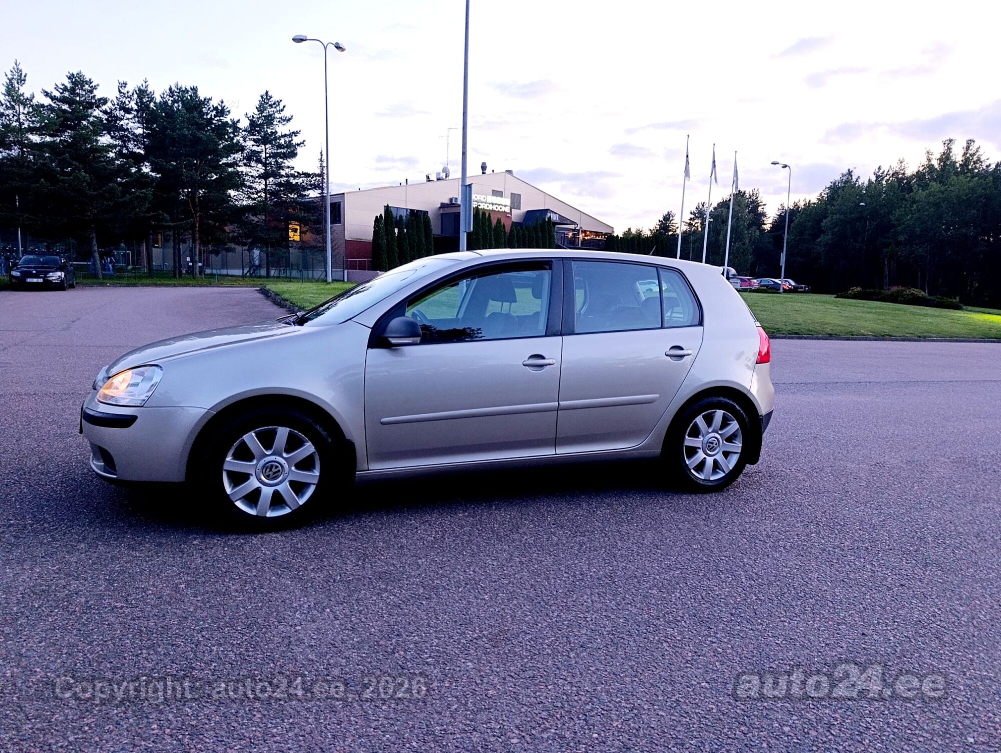 Volkswagen Golf - 6
