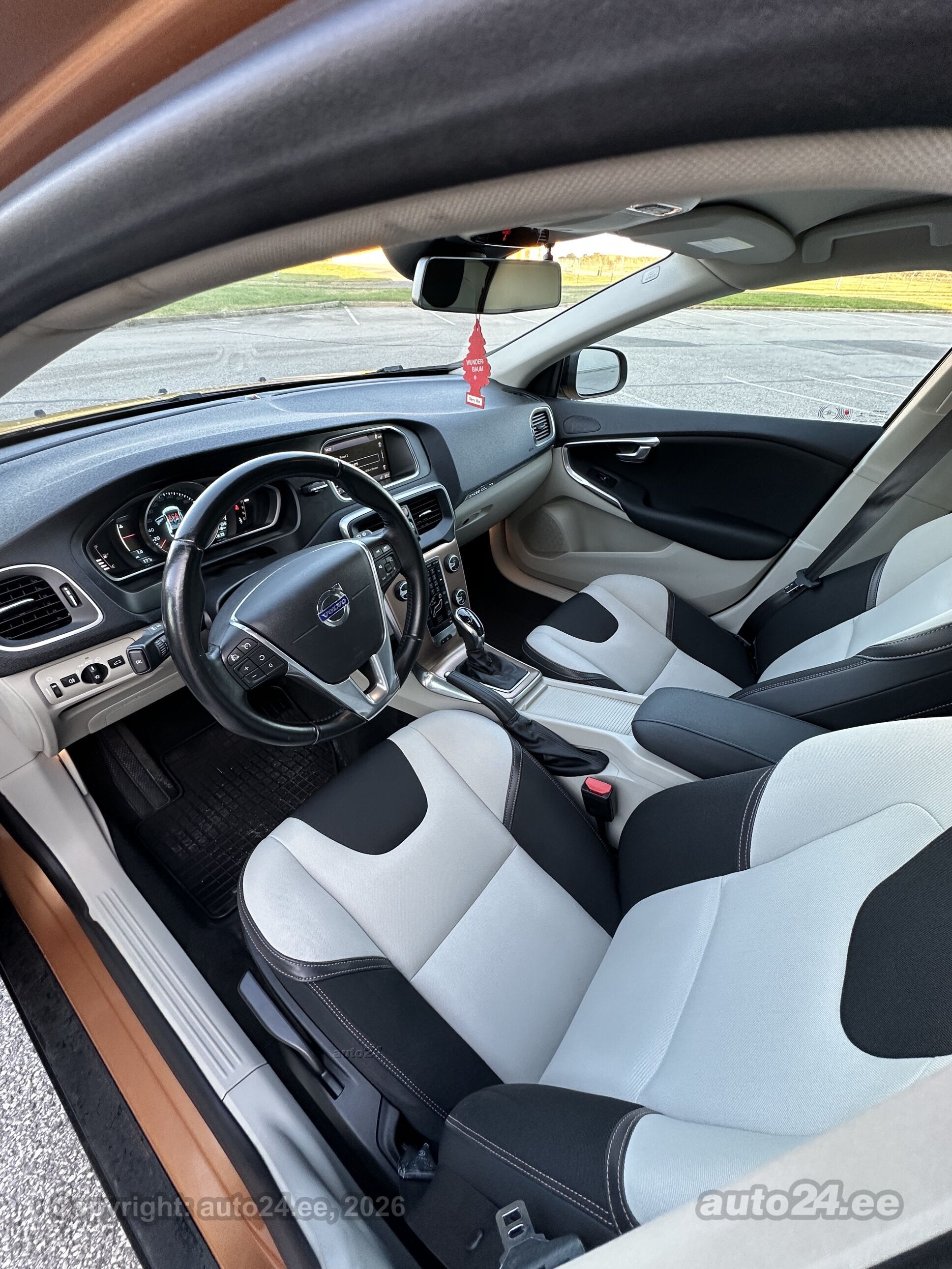 Volvo V40 Cross Country - 6