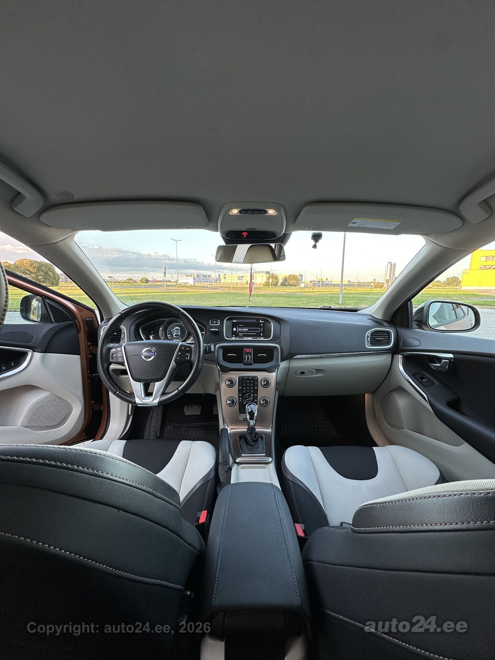 Volvo V40 Cross Country - 7