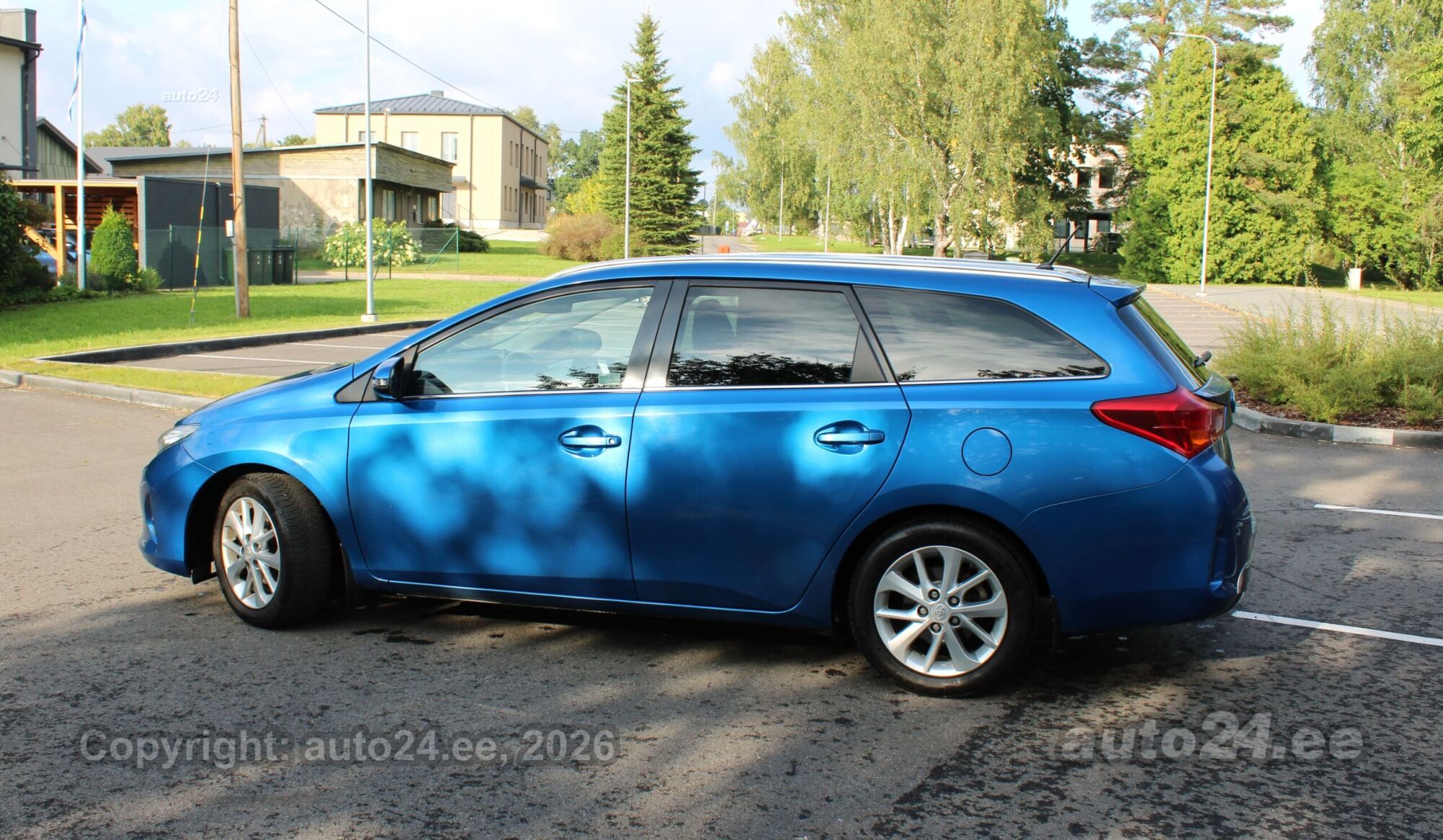 Toyota Auris 2014 — салон