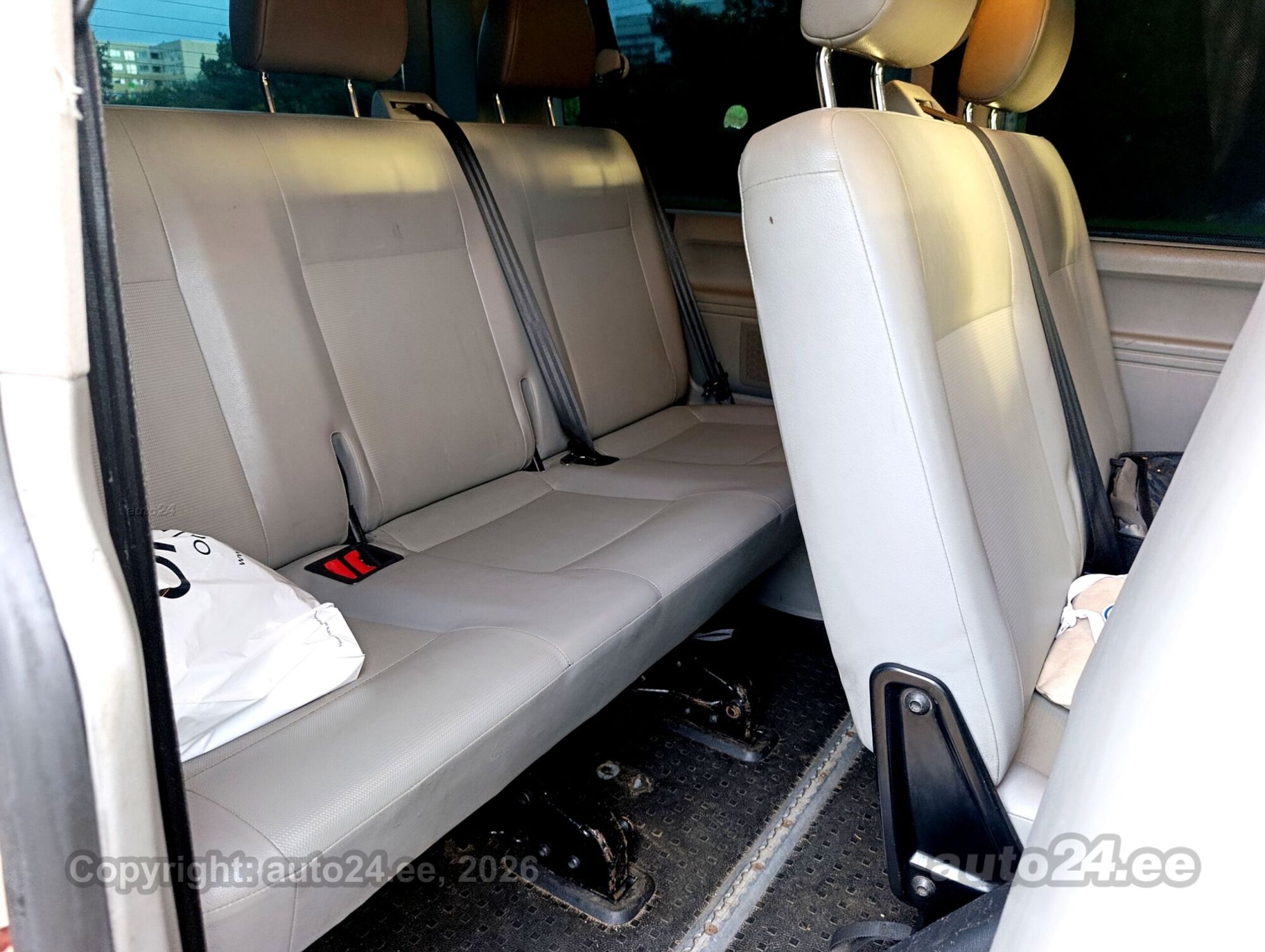 Volkswagen Caravelle 2010 — photo 10
