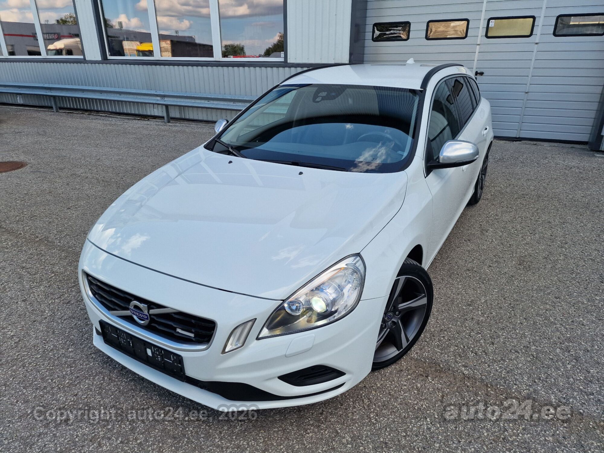 Volvo V60 2011, kuva 2/10