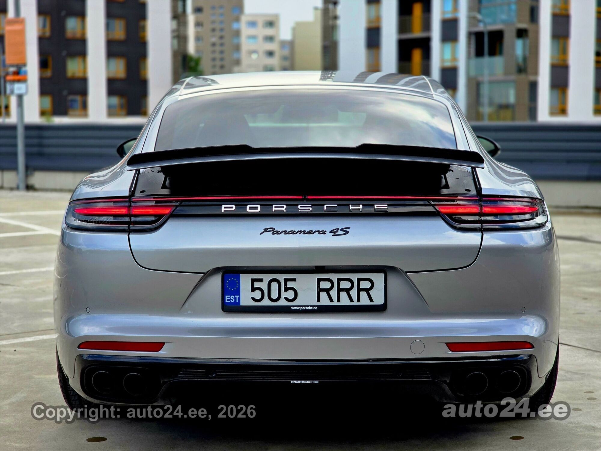 Porsche Panamera - 4
