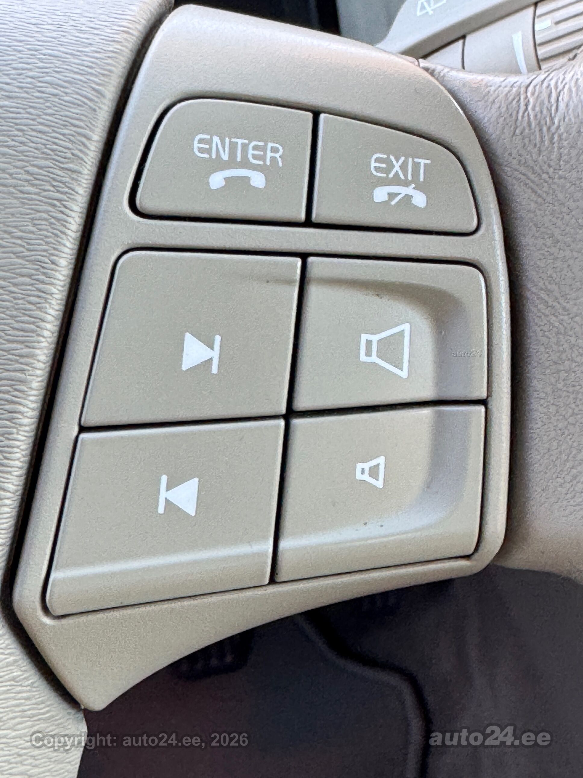 Volvo V70 2008 — photo 28