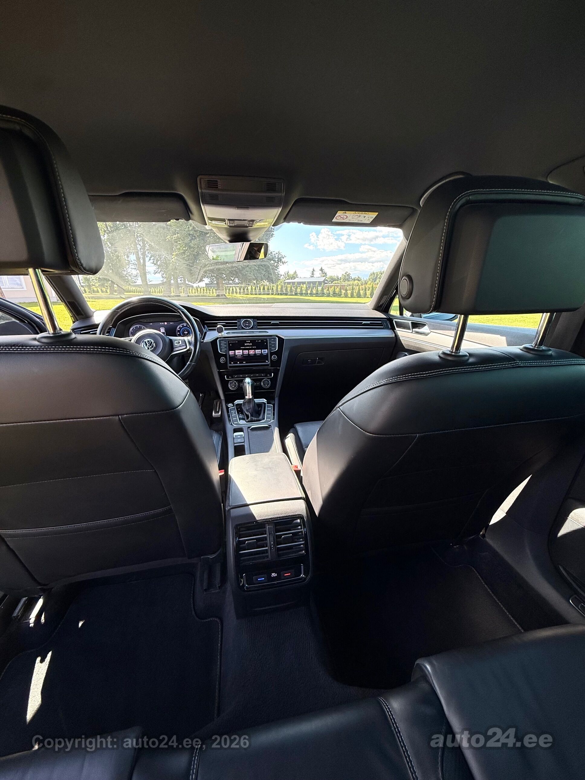 Volkswagen Passat - 11
