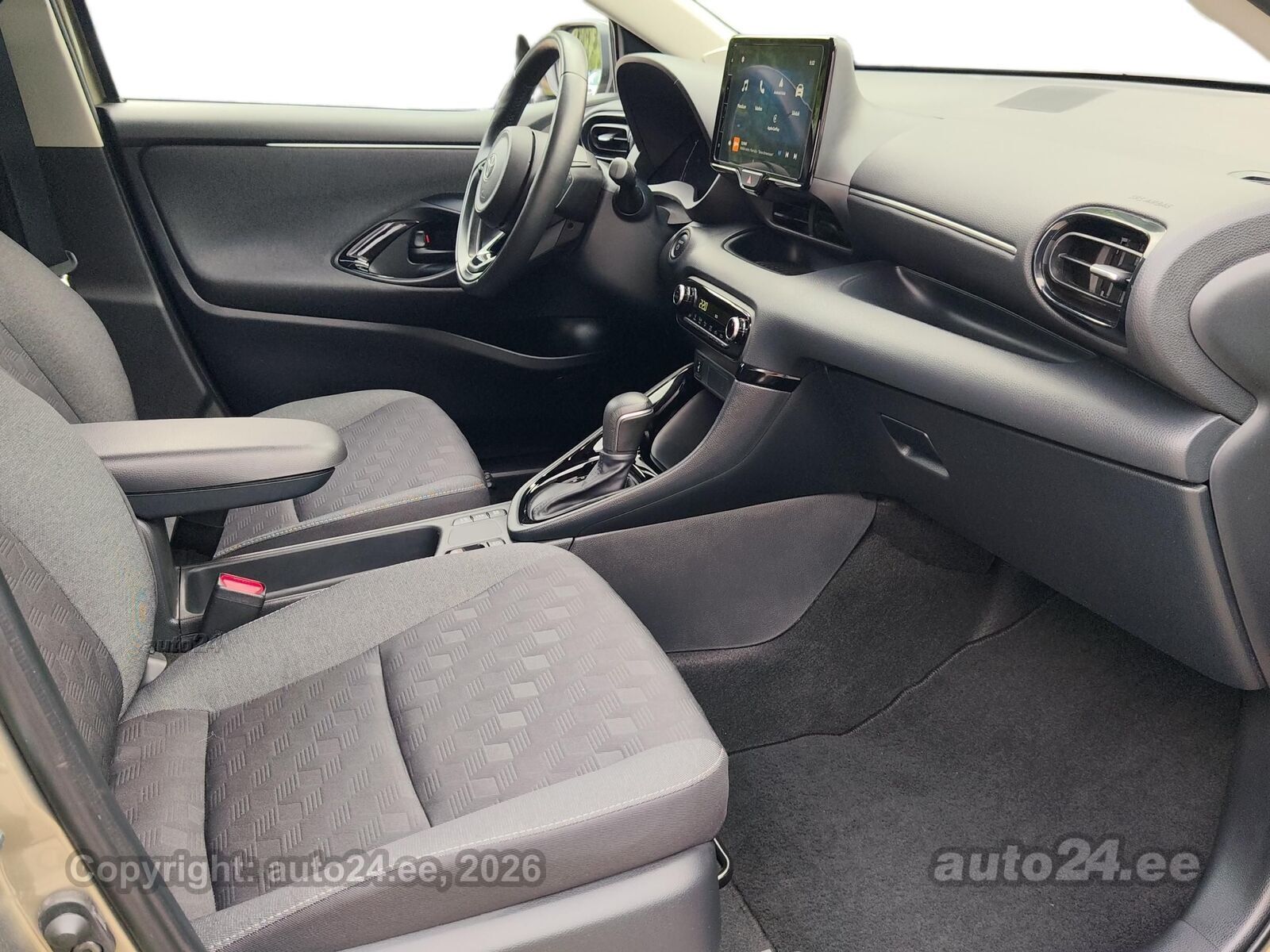 Toyota Yaris Active Plus 68kW 2025, photo 6/10