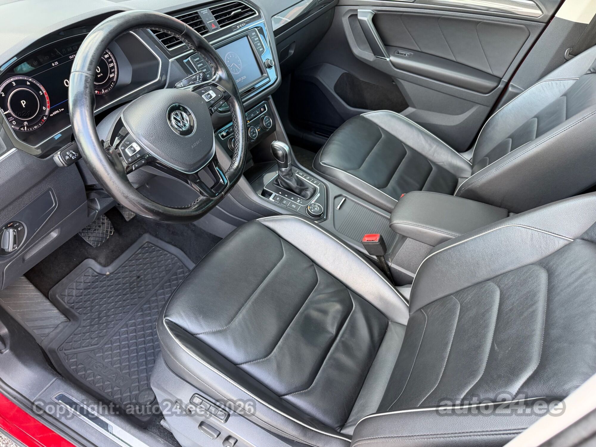 Volkswagen Tiguan - 11