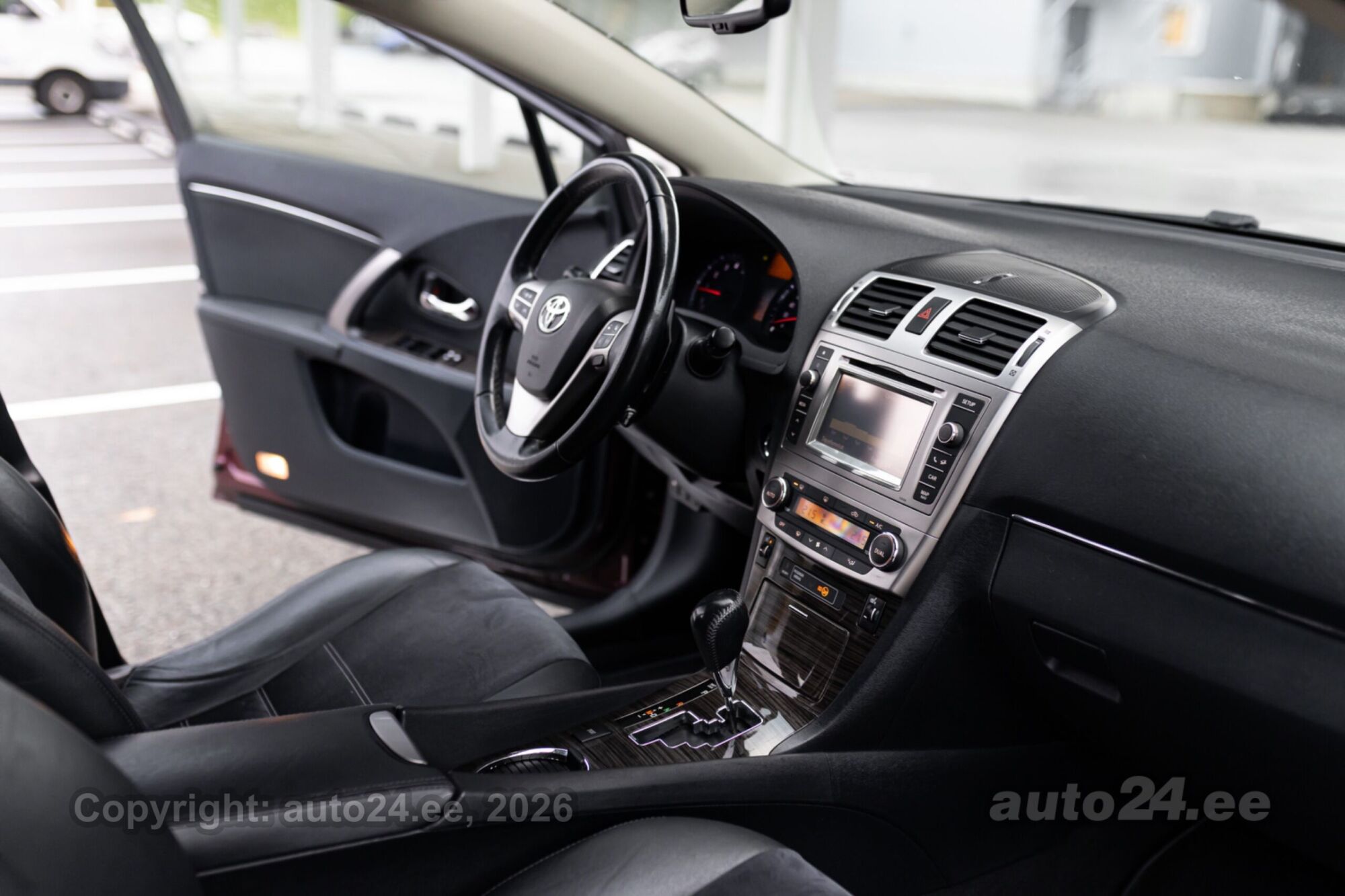 Toyota Avensis 2012 — photo 11