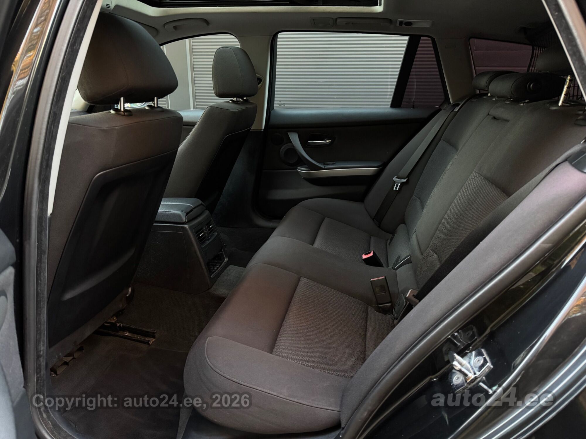 BMW 3 Series 2005 — photo 12
