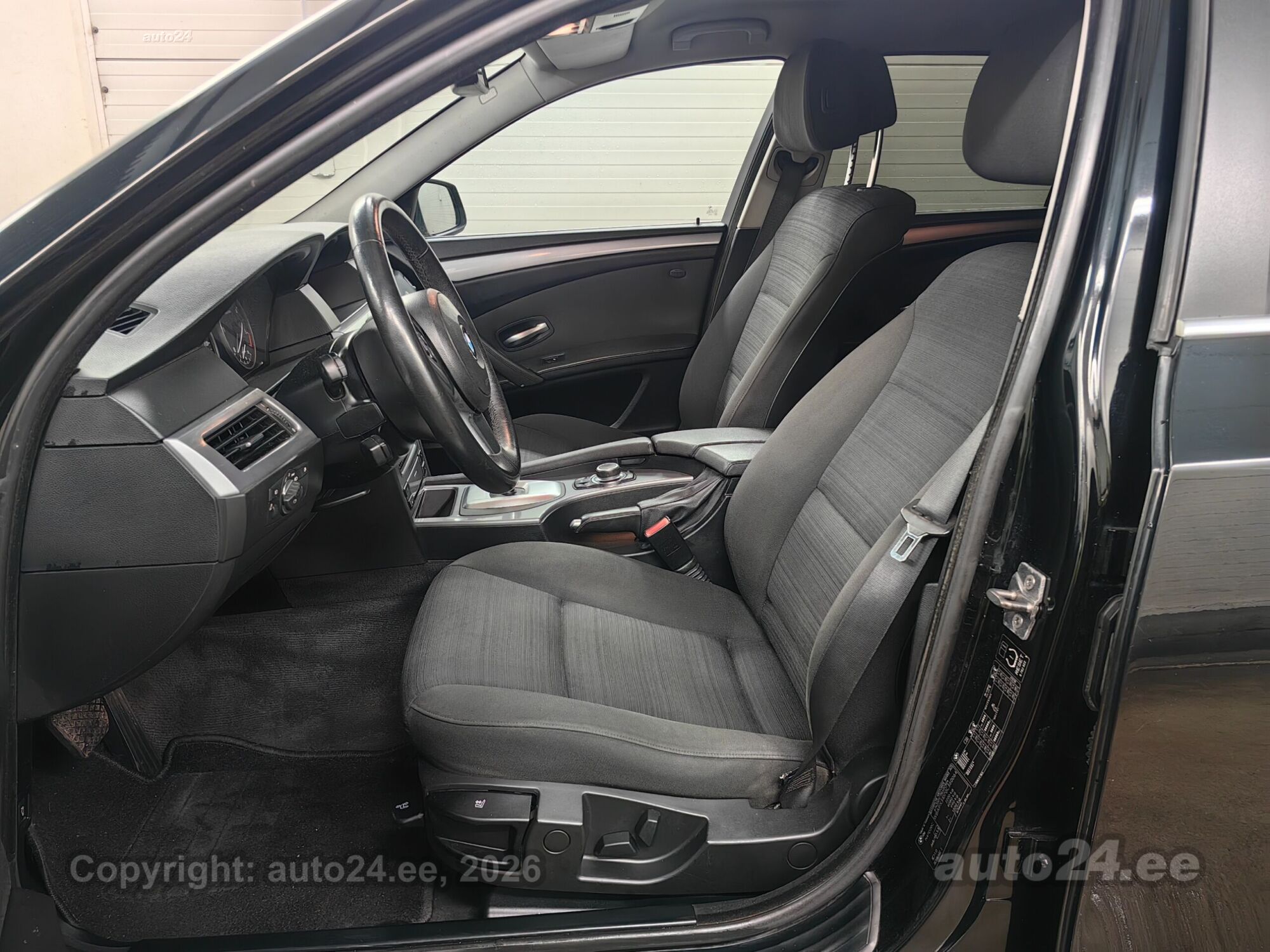 BMW 5 Series 2010 — photo 5