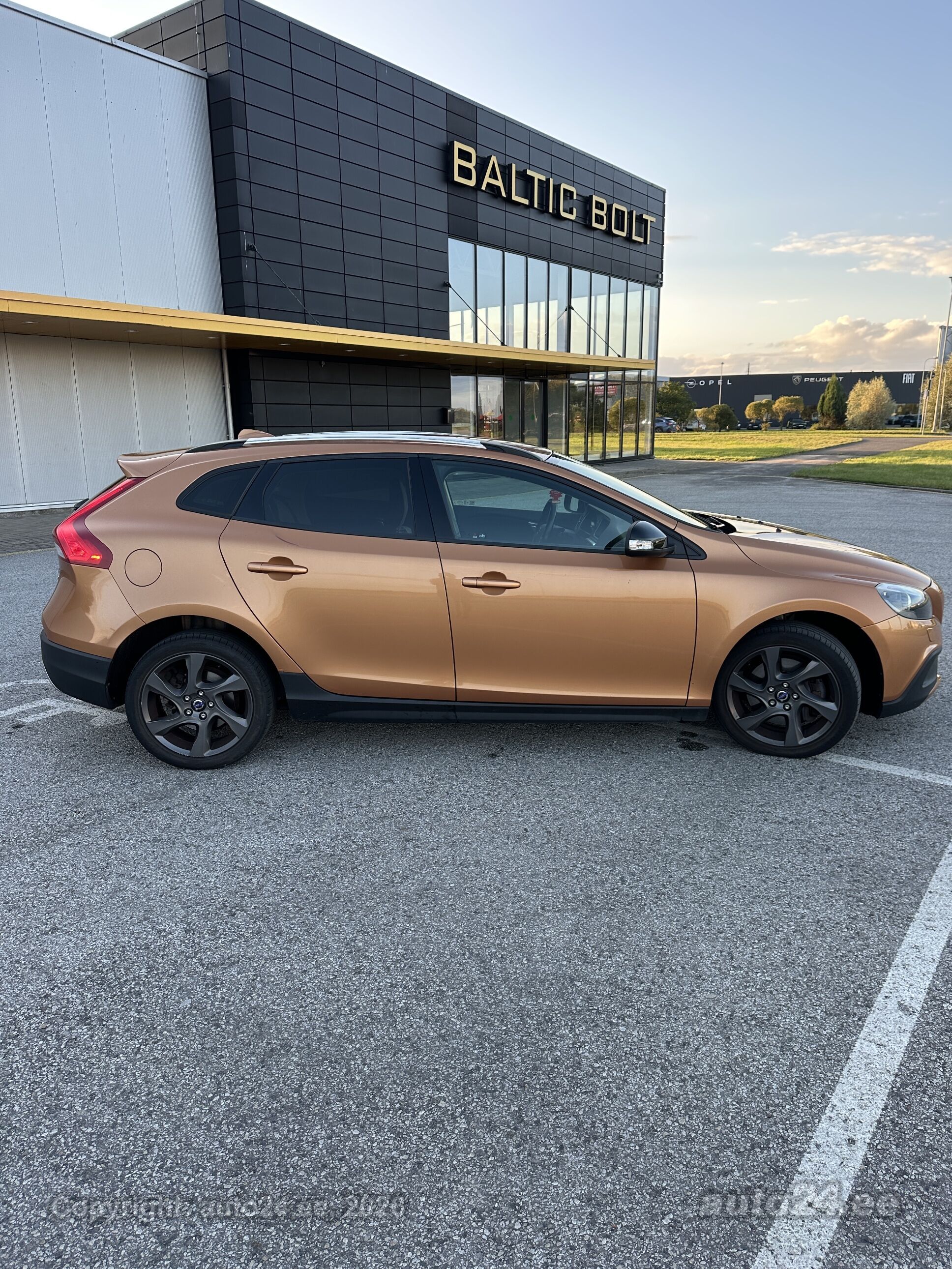 Volvo V40 Cross Country - 4