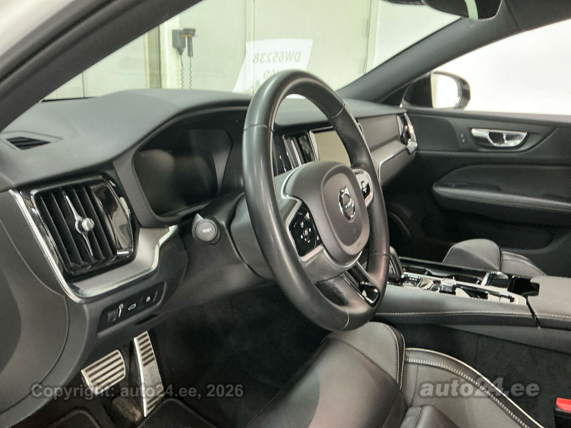 Volvo V60 2021, photo 7/10