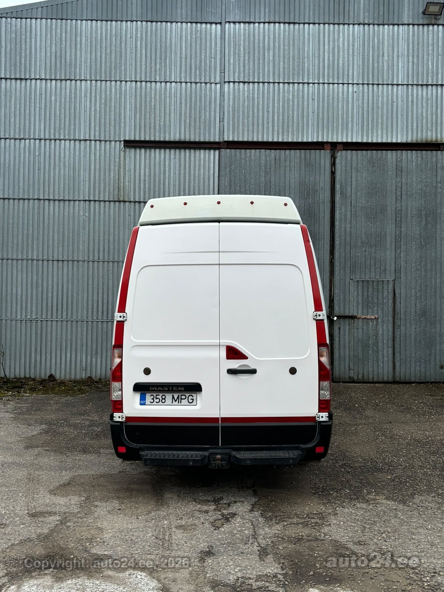 Renault Master 2015 — engine 2299 cm³ (120 kW)