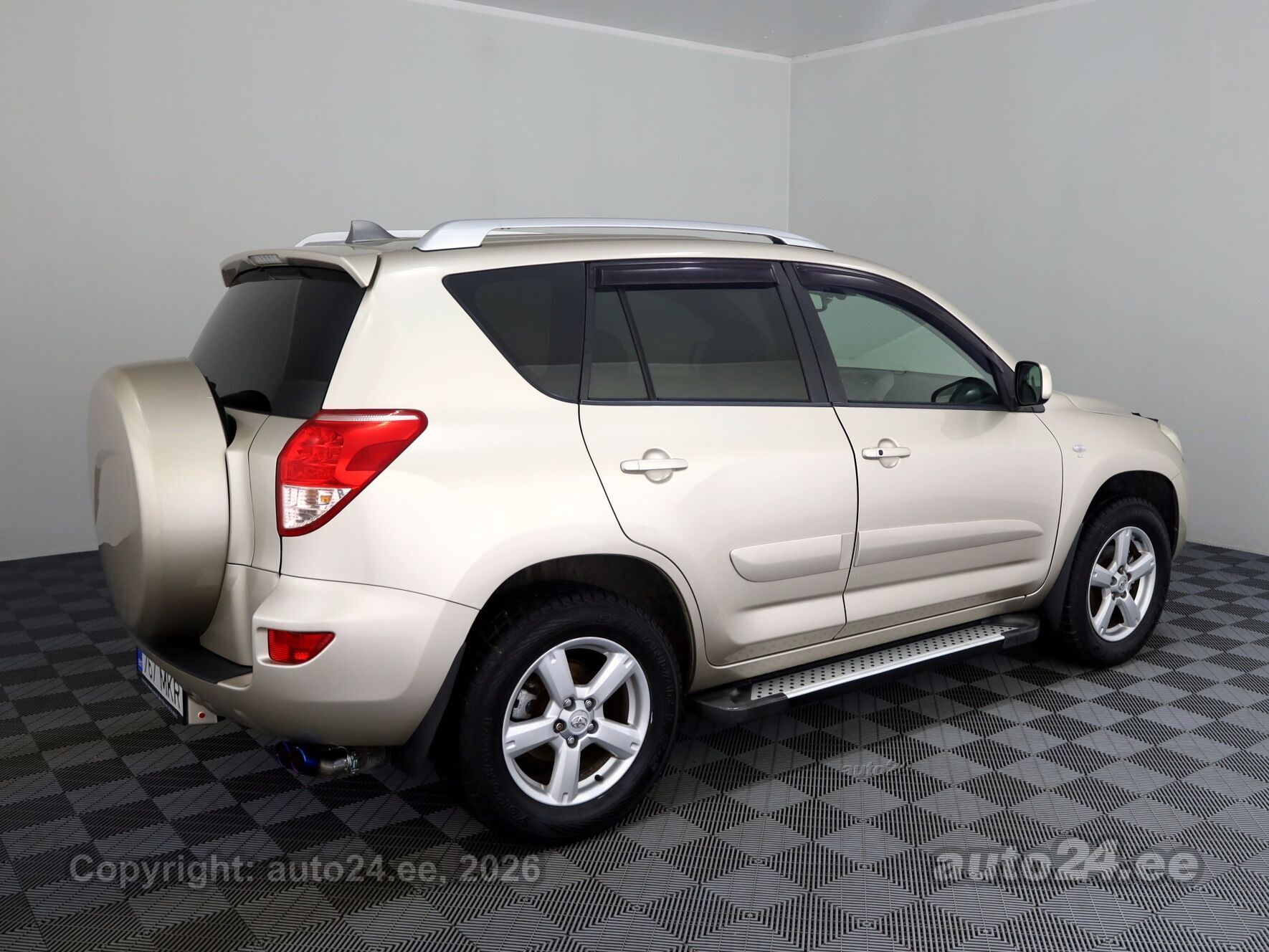 Toyota RAV4 2007 — салон