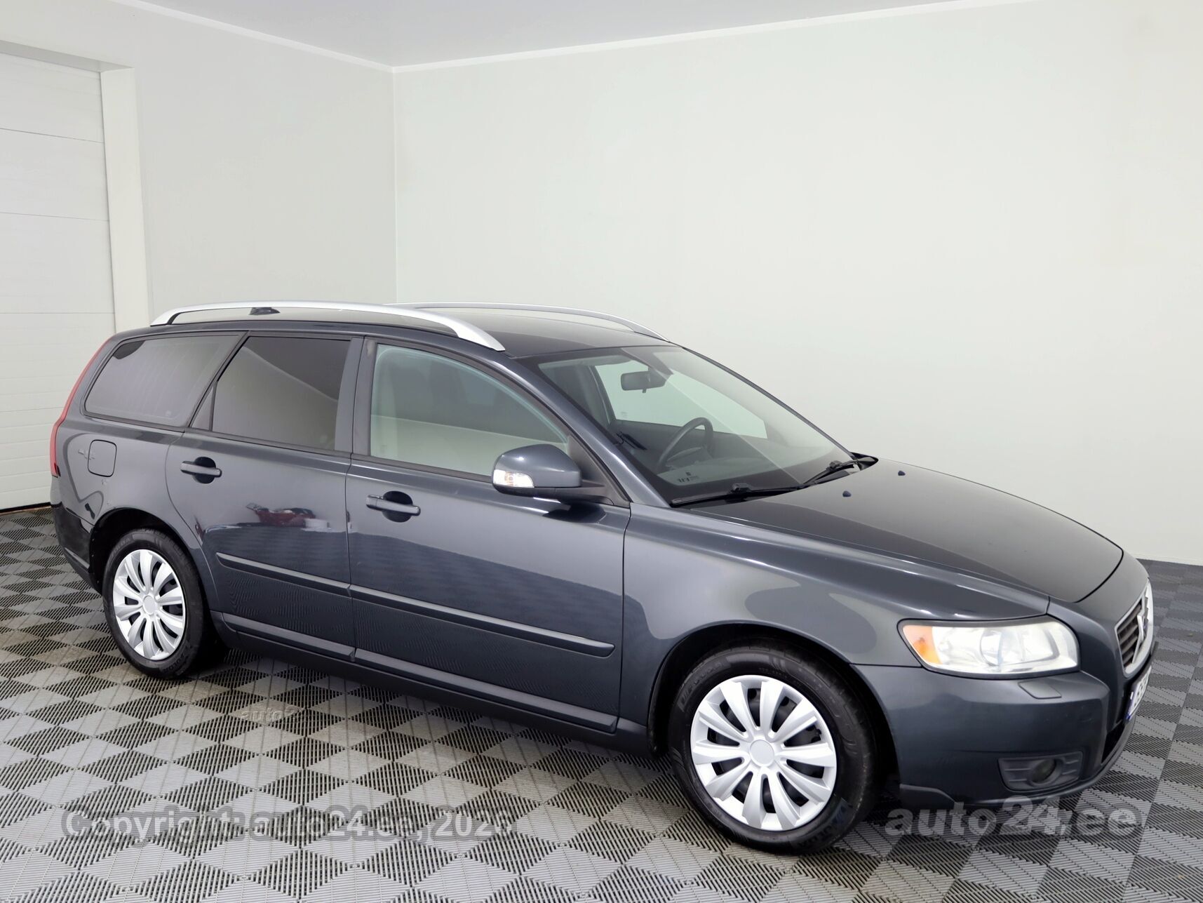 Volvo V50 2010 — vehicle for AFU Ukraine