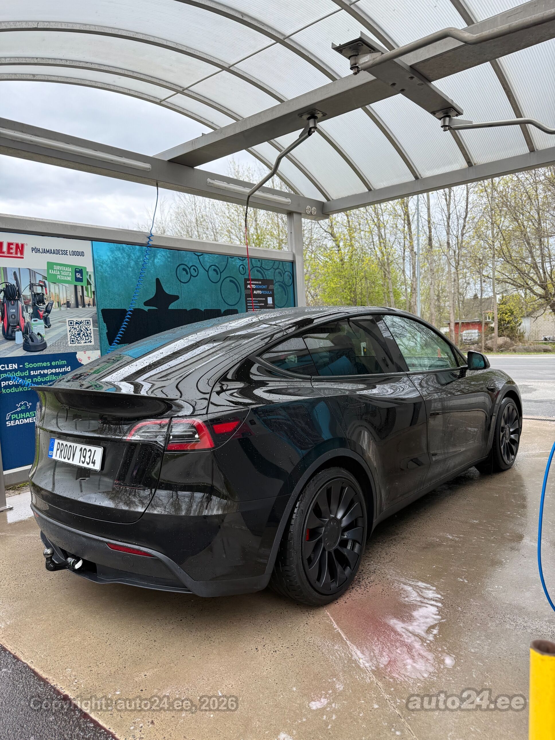 Tesla Model Y - 7
