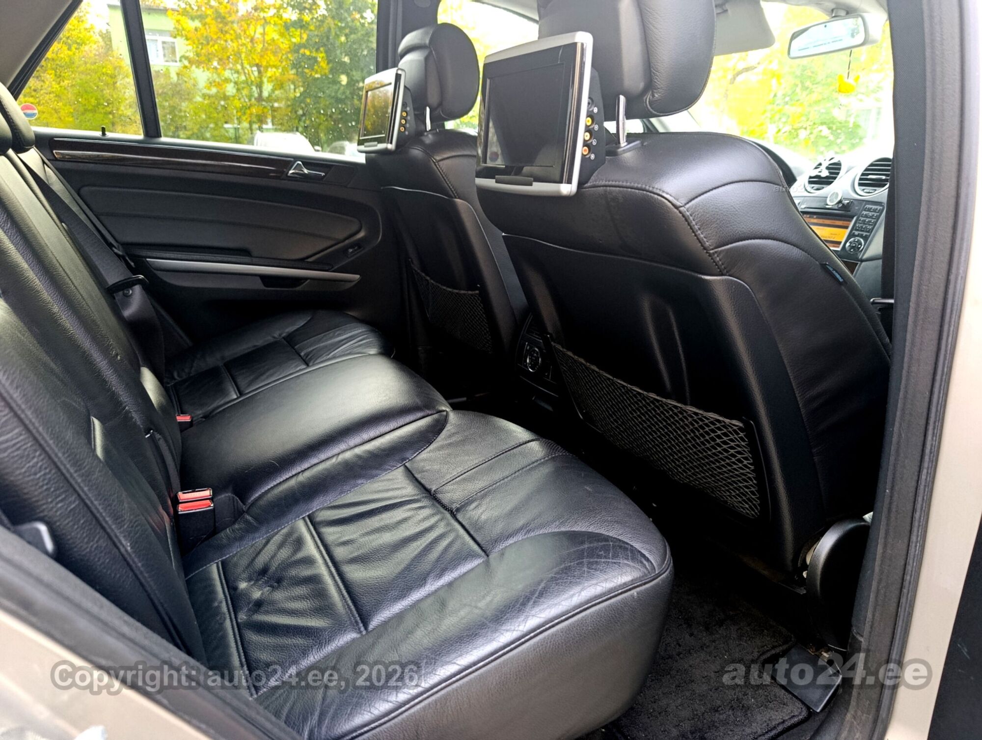 Mercedes-Benz M-Class 2009 — photo 11