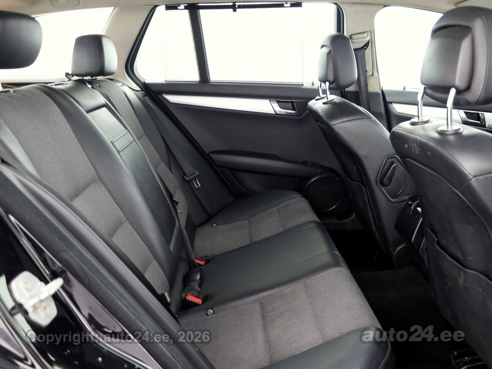 Mercedes-Benz C-Class 2009 — photo 7