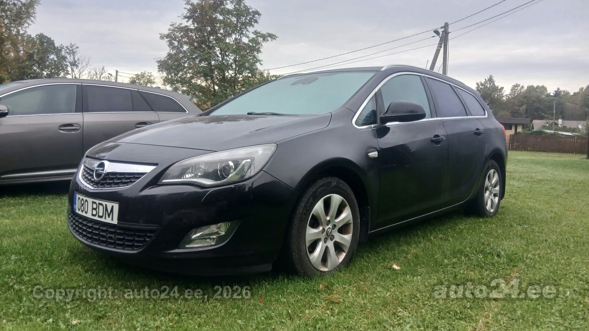 Opel Astra 2011 — interior