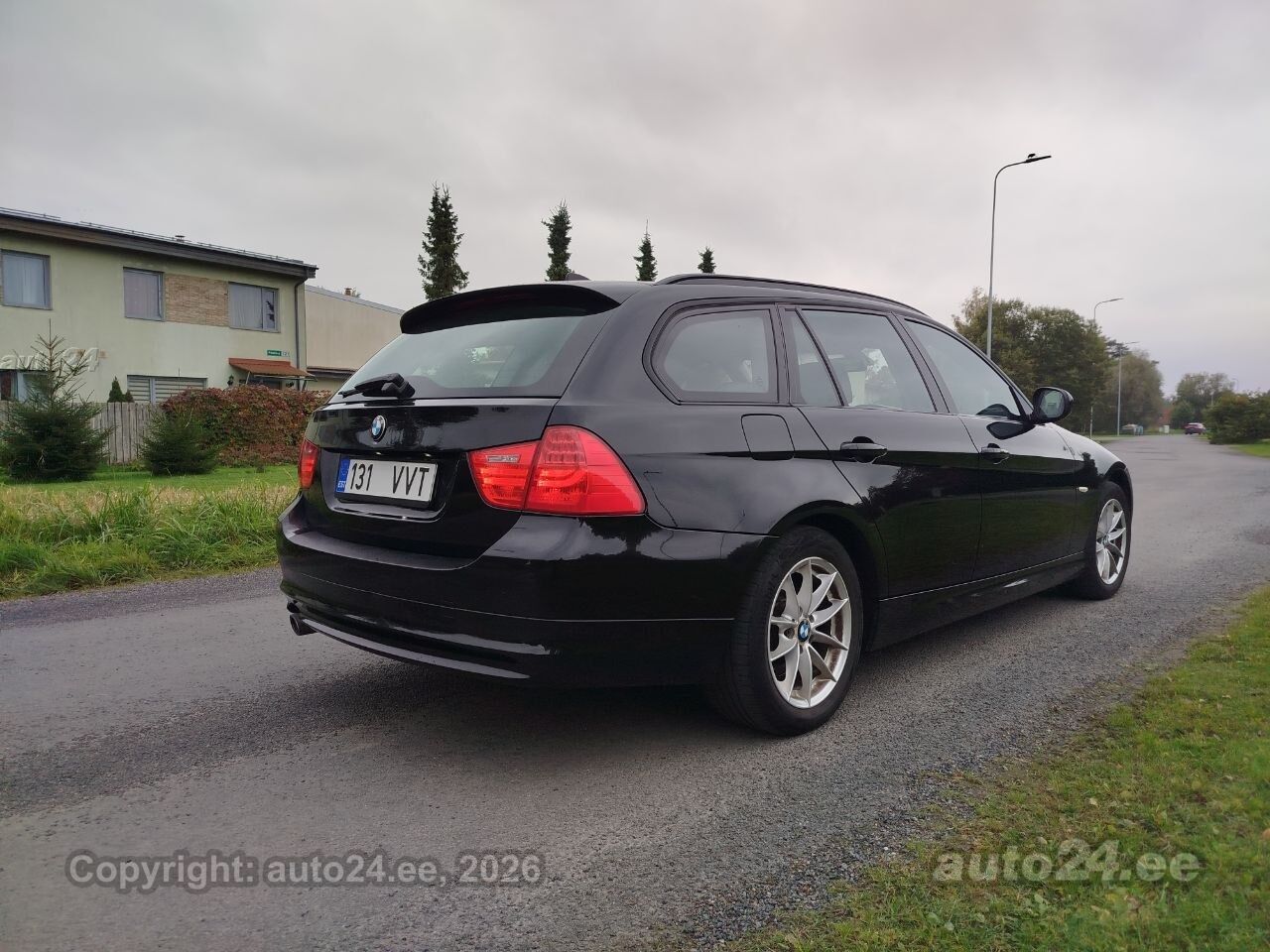 BMW 3 Series 2011 — interior