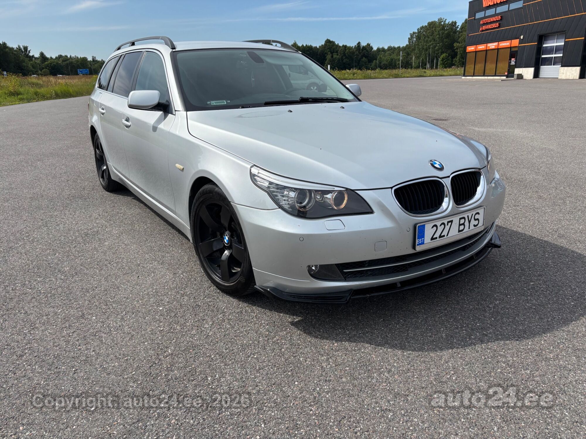 BMW 5-sarja 520 2.0 130kW 2008, photo 2/10