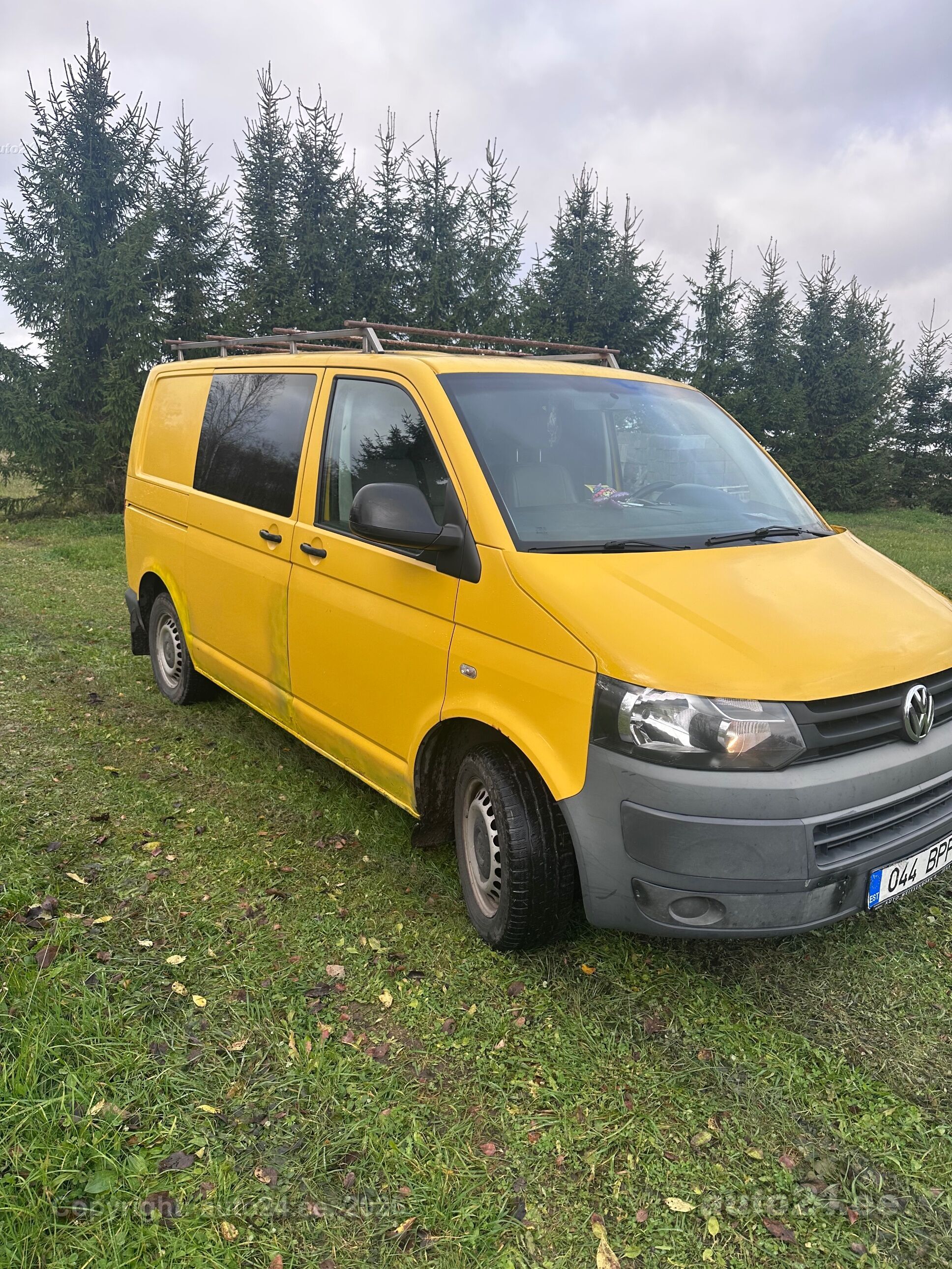 Volkswagen Transporter 2012 — rear view